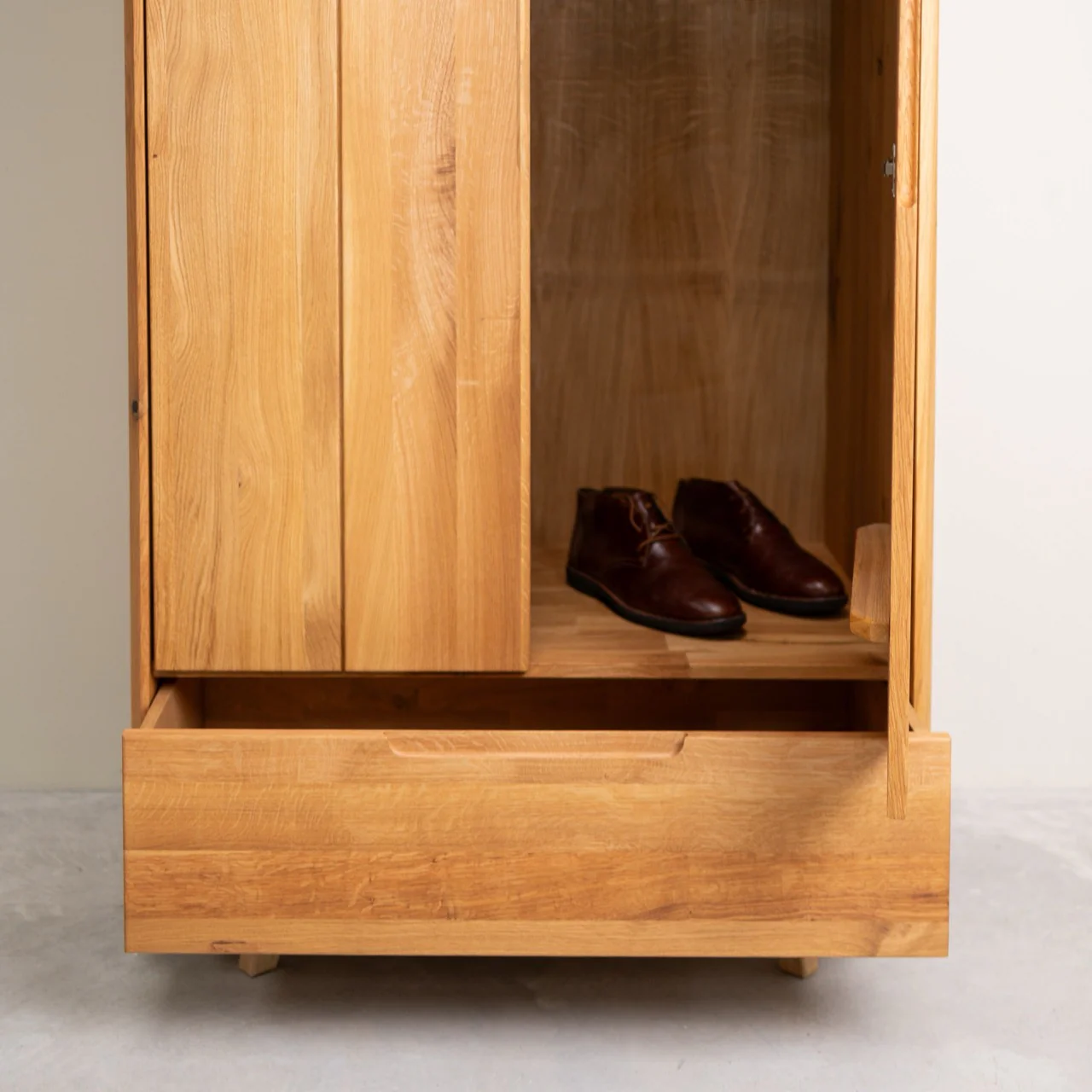 Armario para ropa de madera maciza roble Geneva | NordicStory - Image 4