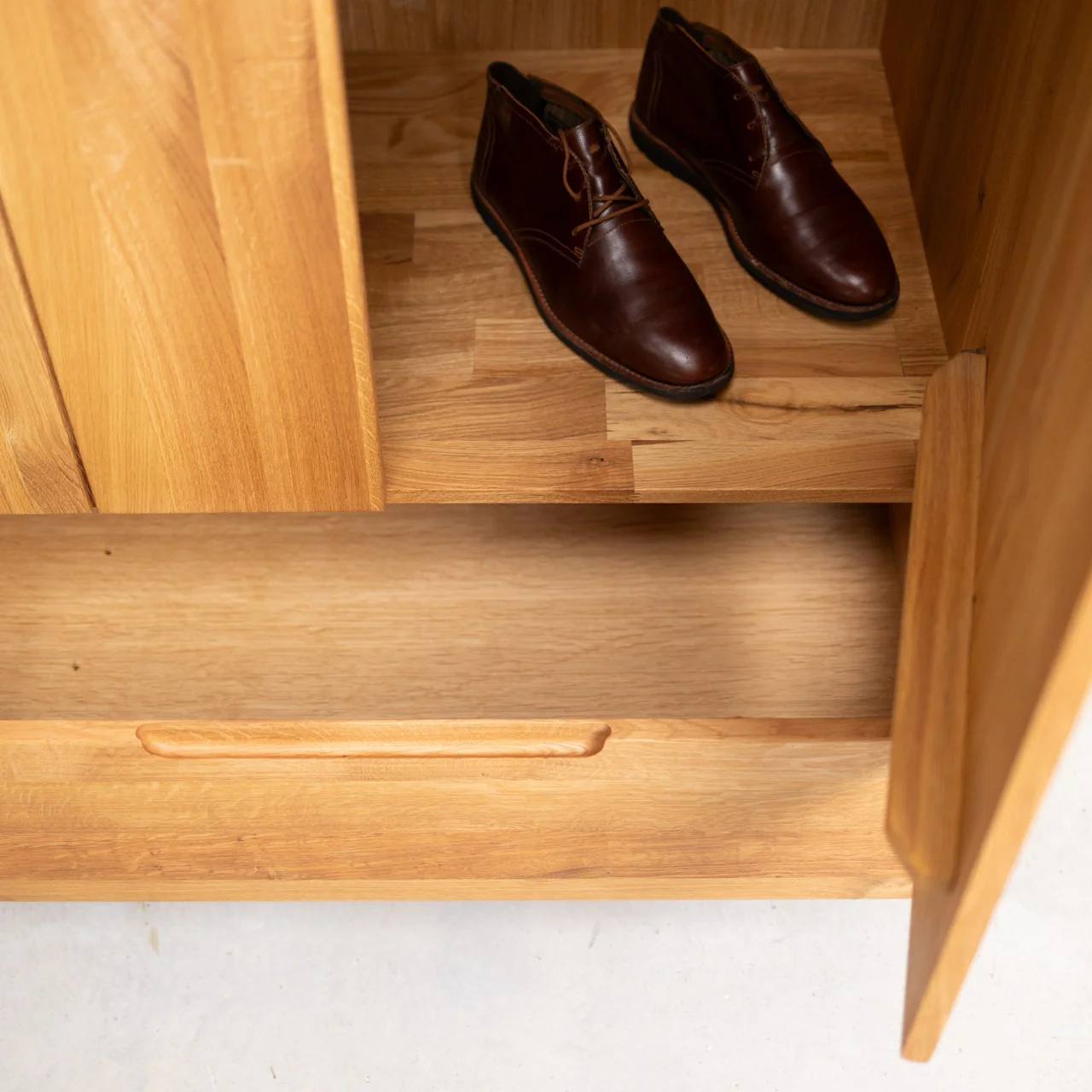 Armario para ropa de madera maciza roble Geneva | NordicStory - Image 5