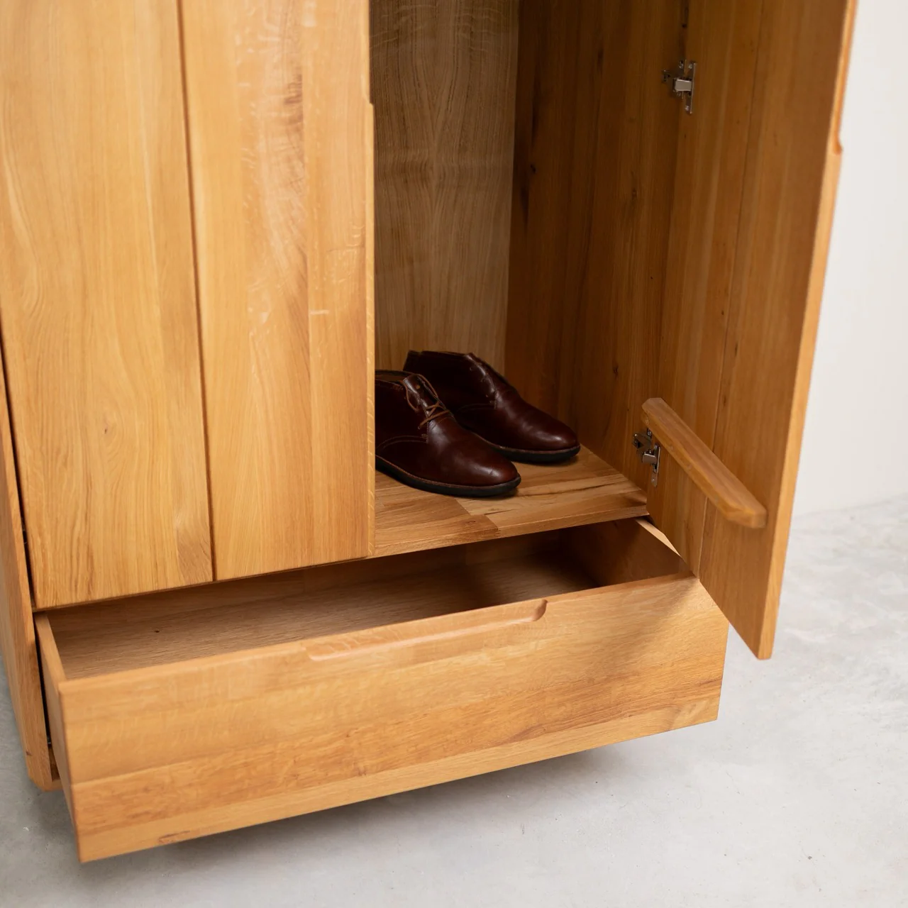 Armario para ropa de madera maciza roble Geneva | NordicStory - Image 6