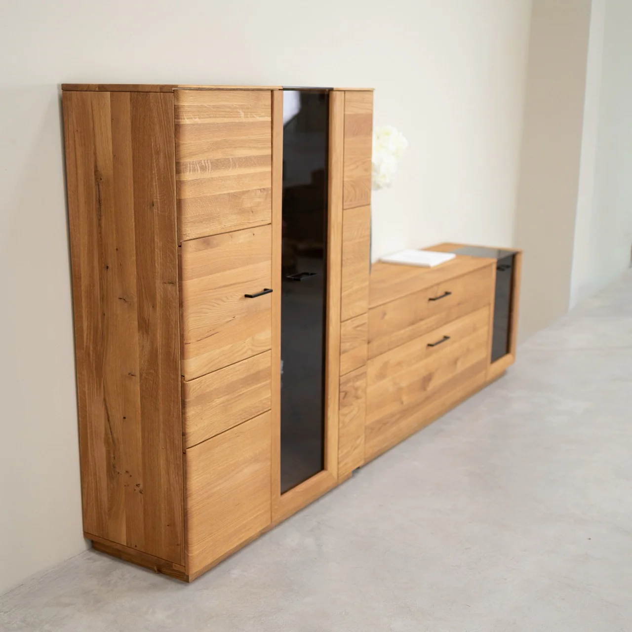 Armario Vitrina de madera maciza de roble Arvik | NordicStory - Image 6