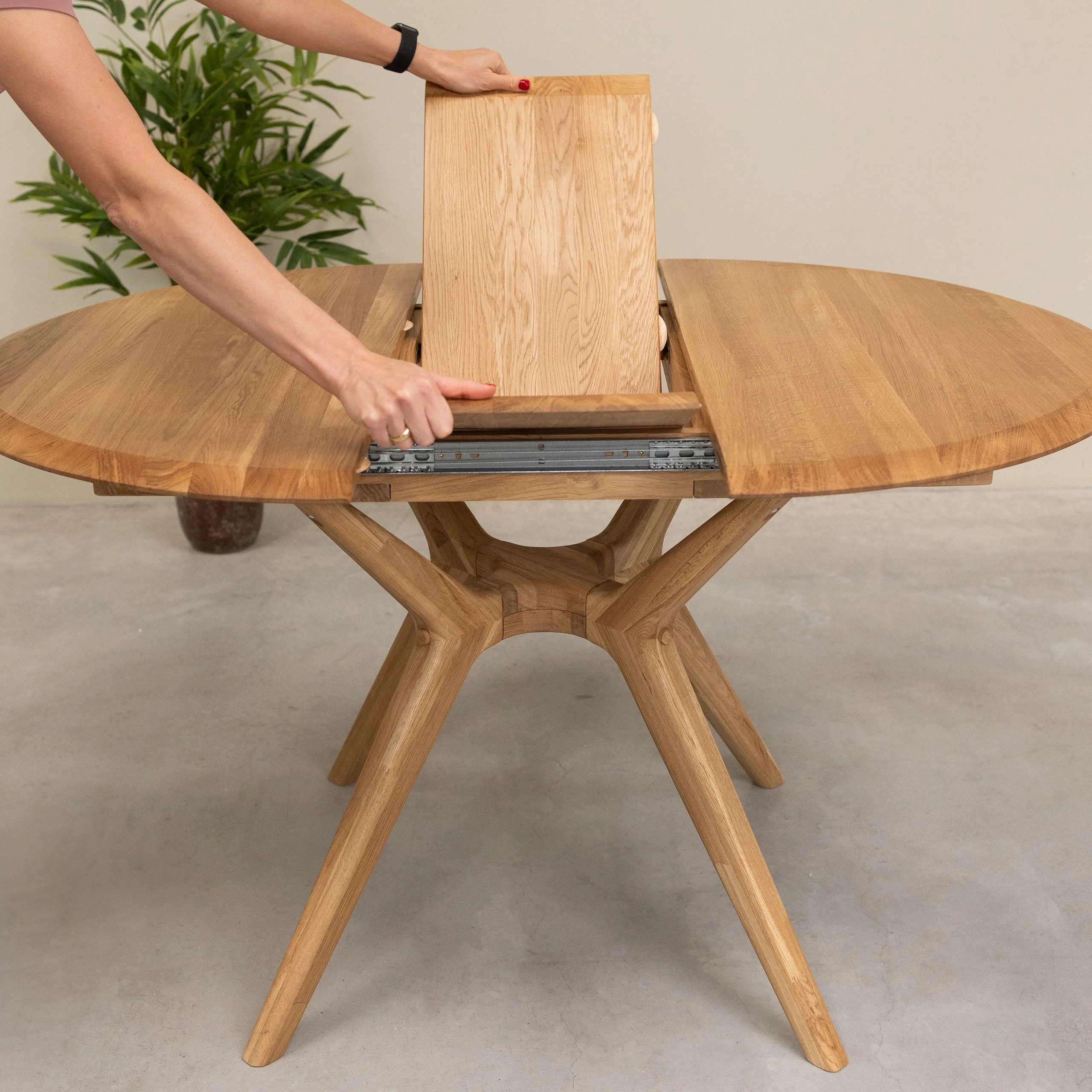 Mesa de comedor redonda y extensible de madera maciza roble Carmen | NordicStory - Image 10