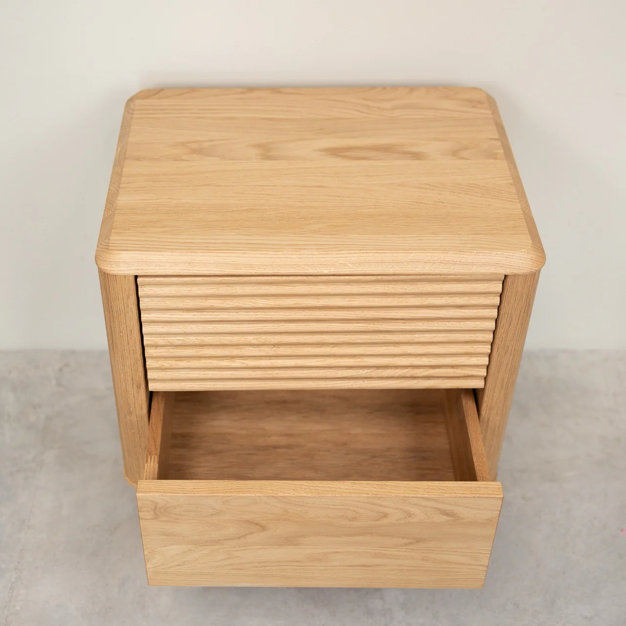 Mesa de noche de madera maciza roble Oxford 2 | NordicStory - Image 10