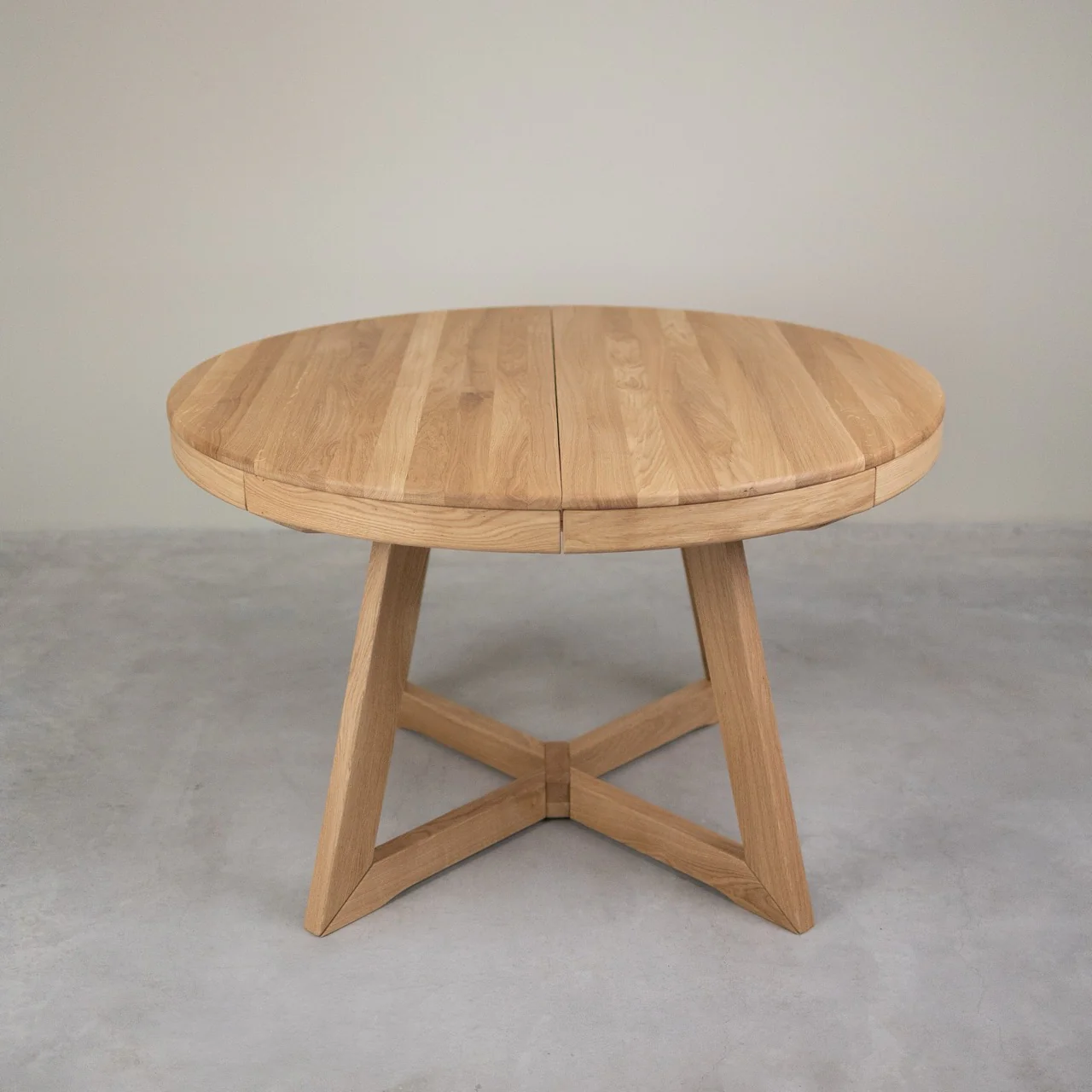 Mesa extensible de comedor de madera maciza de roble Escandi Atelier | NordicStory