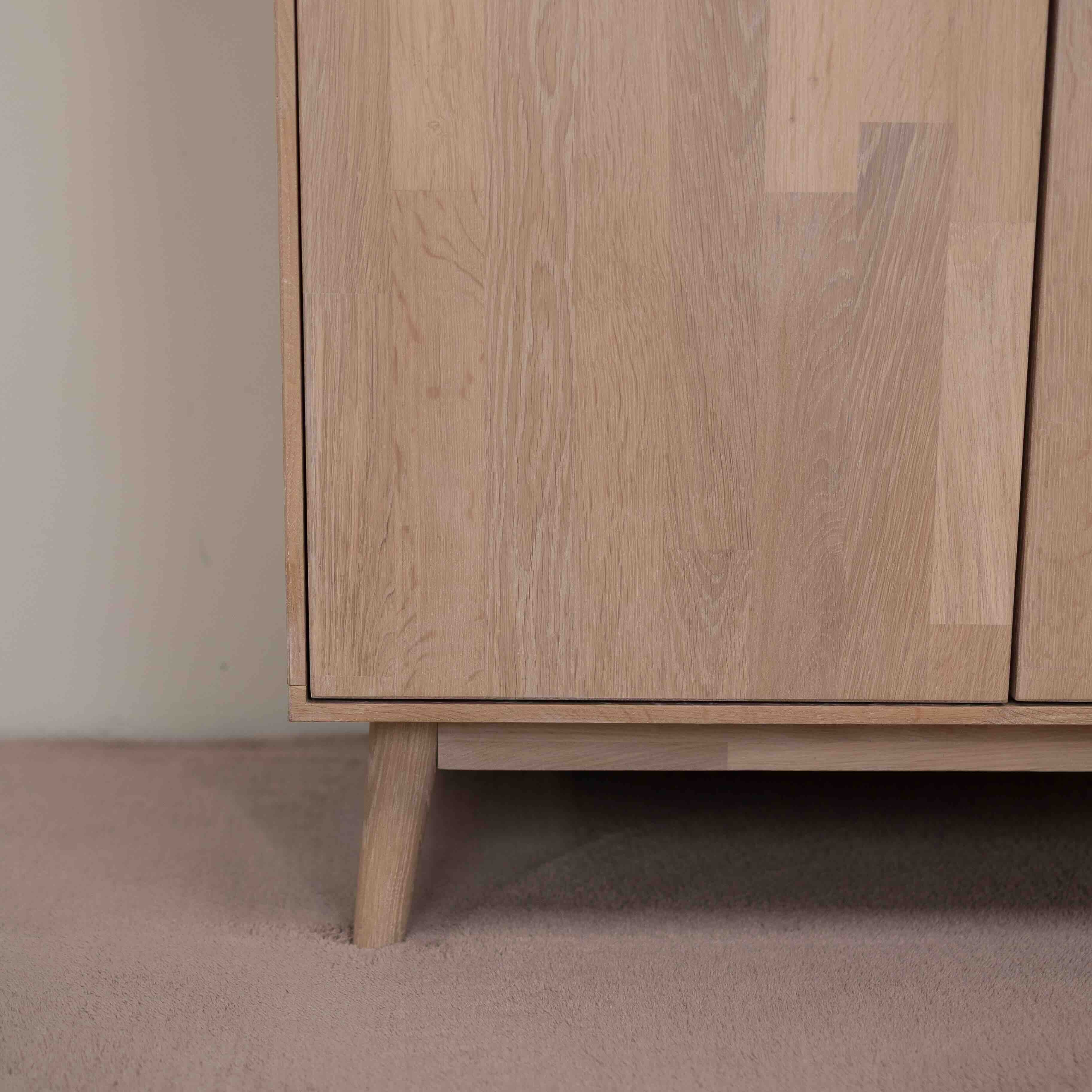 Sinfonier Cómoda de madera maciza de roble Escandi 2 | NordicStory - Image 10