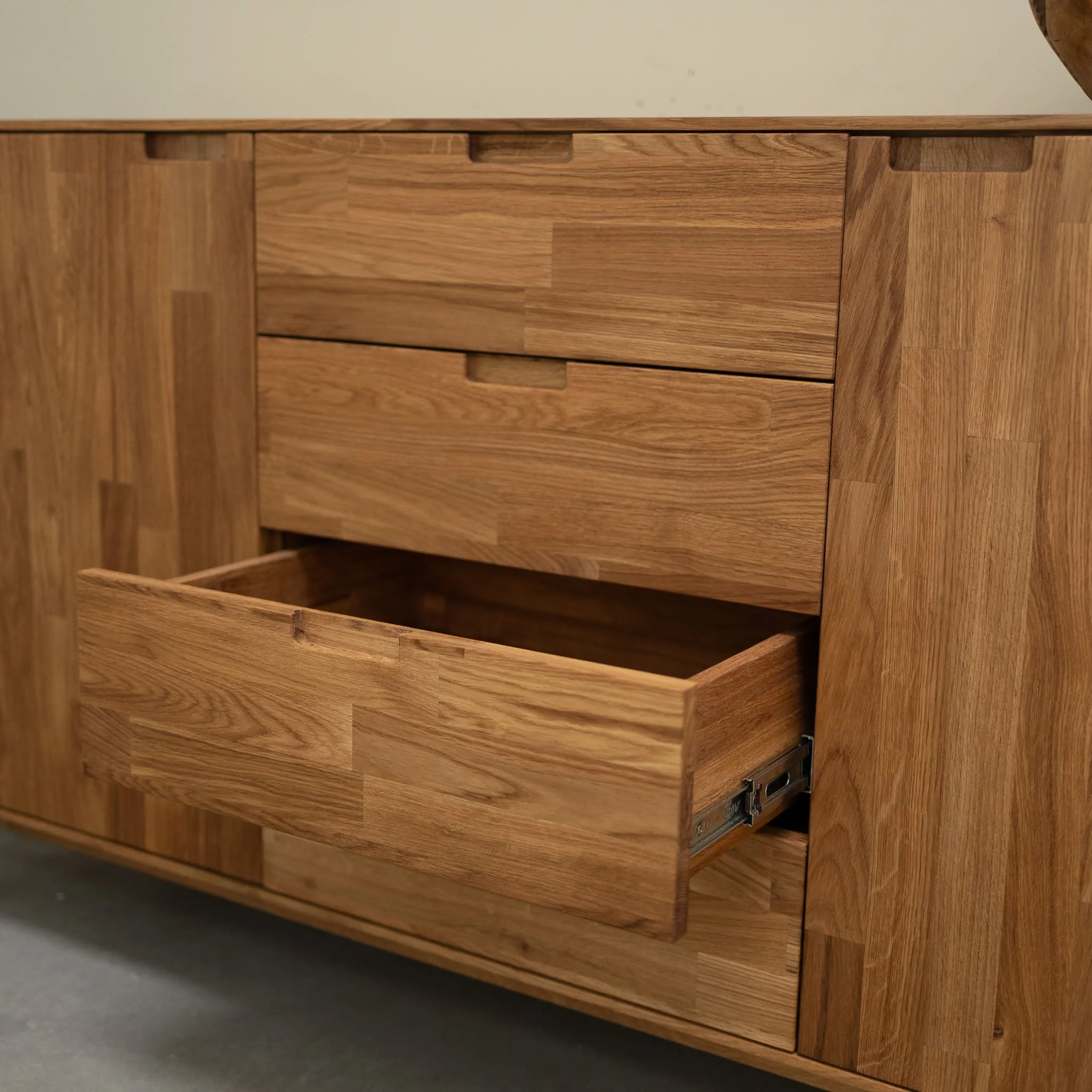 Aparador Cómoda de madera maciza roble Escandi 3 | NordicStory - Image 3