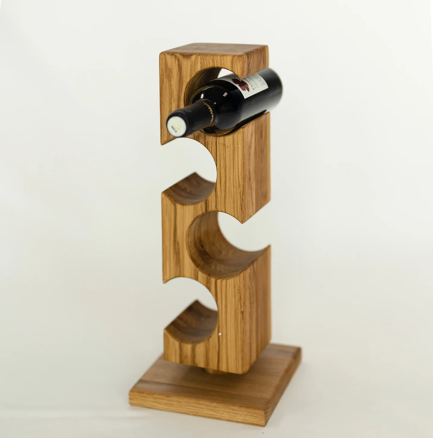 Botellero de roble Alma, puesto de vinos para 4 botellas | NordicStory - Image 3