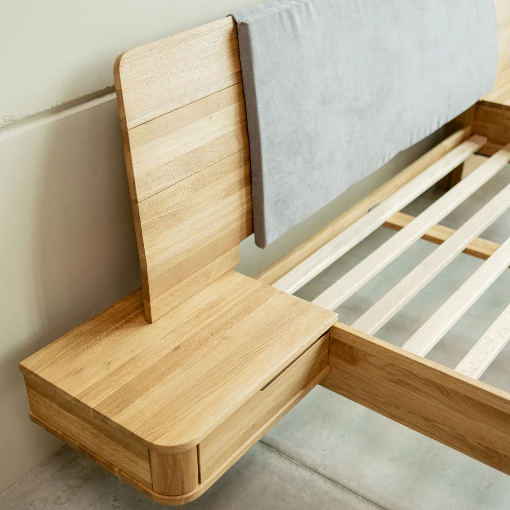 Cama de madera maciza de roble con mesillas adosadas ALINA | NordicStory - Image 4