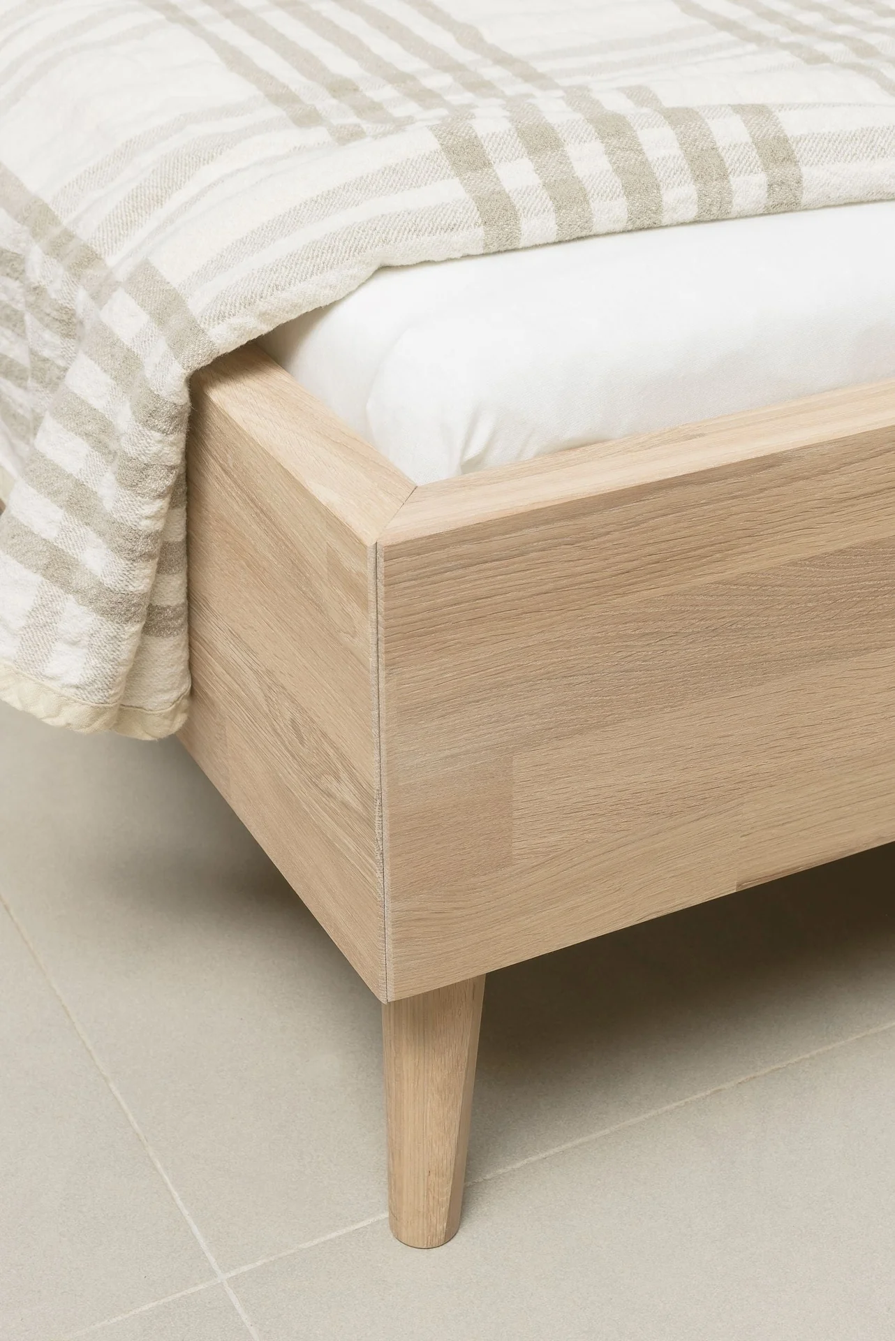 Cama de madera maciza de roble Escandi | NordicStory - Image 6