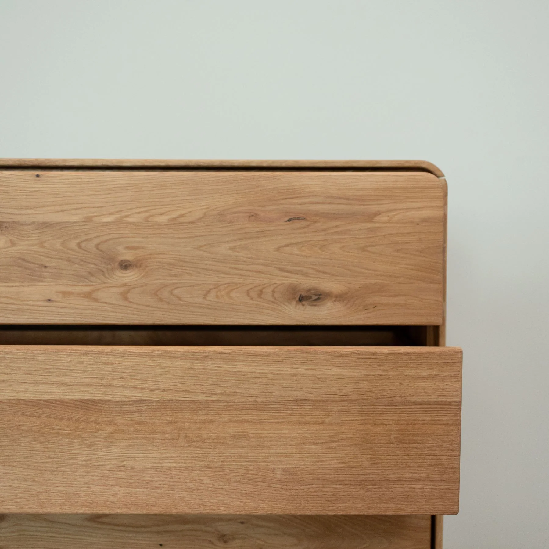 Comoda de madera maciza roble Geneva 2 | NordicStory - Image 4