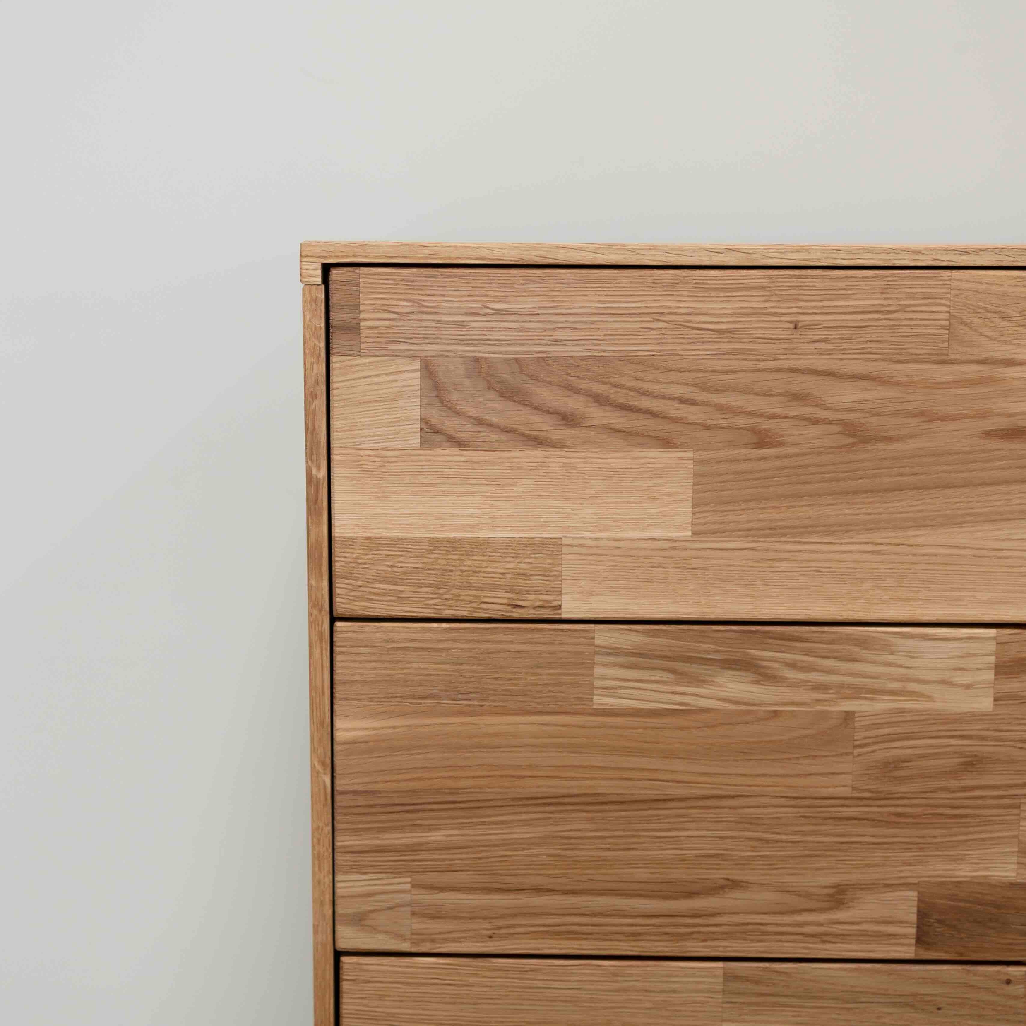 Cómoda de madera maciza de roble Escandi 1 | NordicStory - Image 4