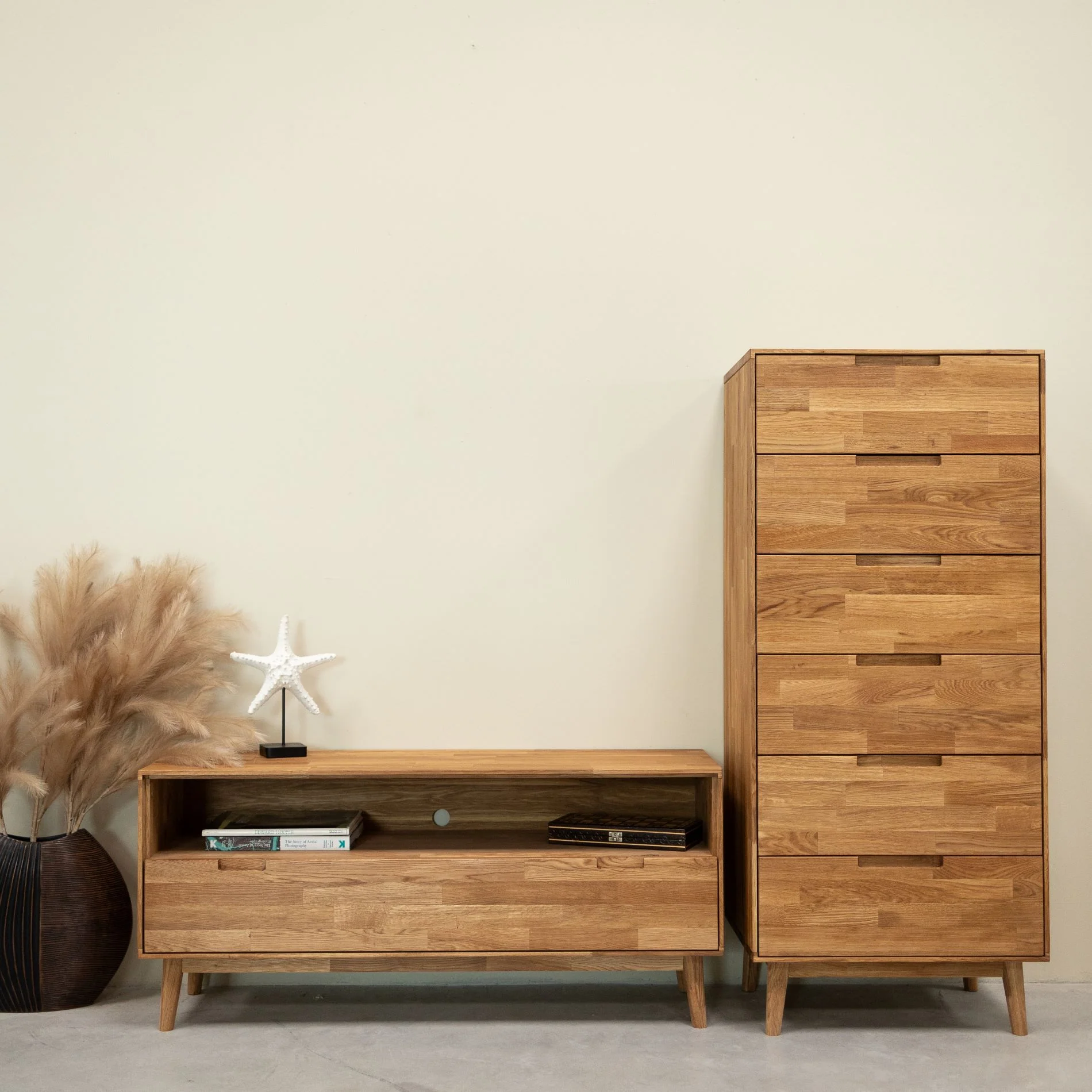 Cómoda alta de madera maciza de roble Escandi 6 | NordicStory - Image 4