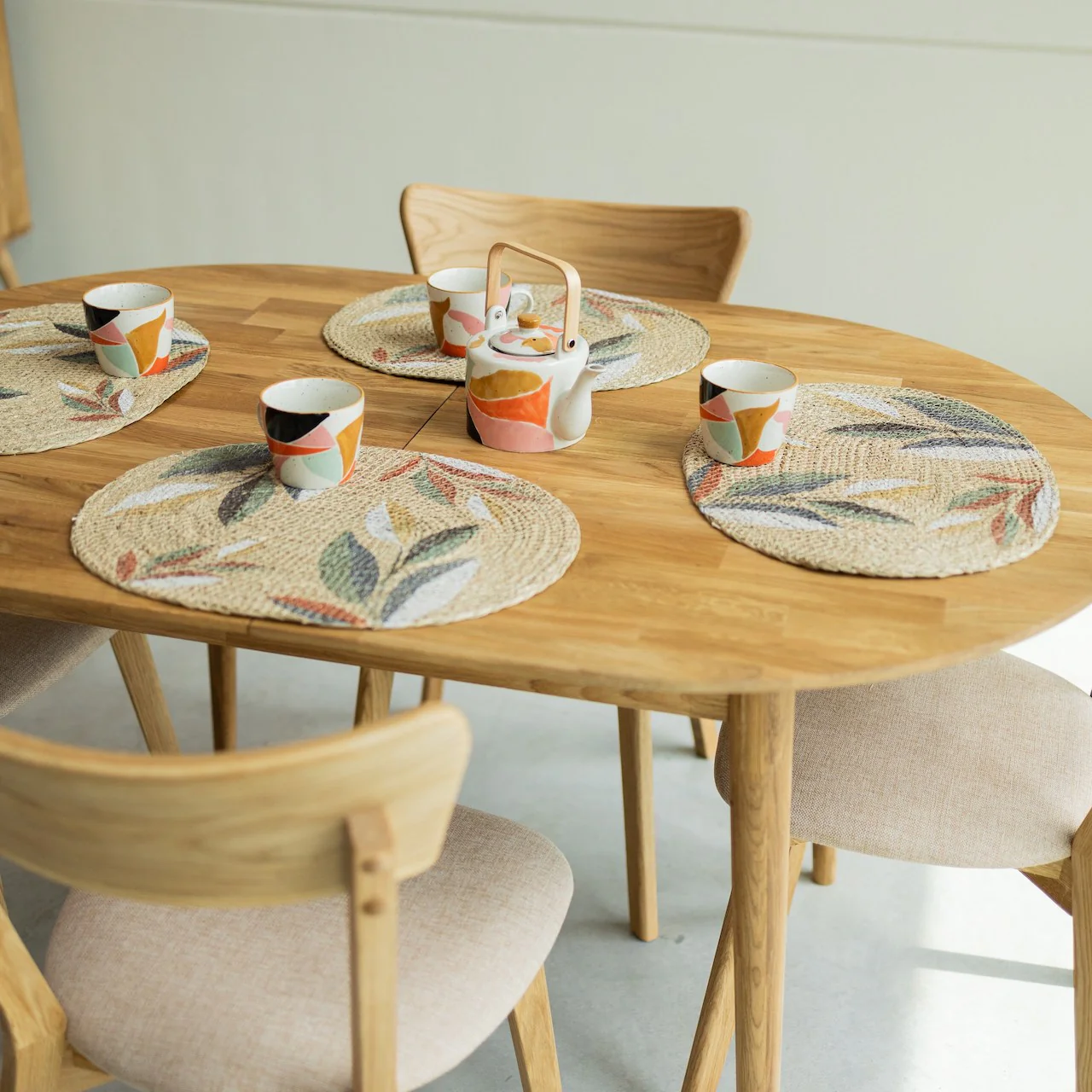 Conjunto mesa de madera maciza Escandi y 4 sillas Diana - Image 5