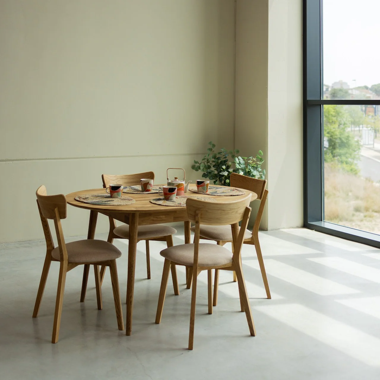 Conjunto mesa de madera maciza Escandi y 4 sillas Diana - Image 8