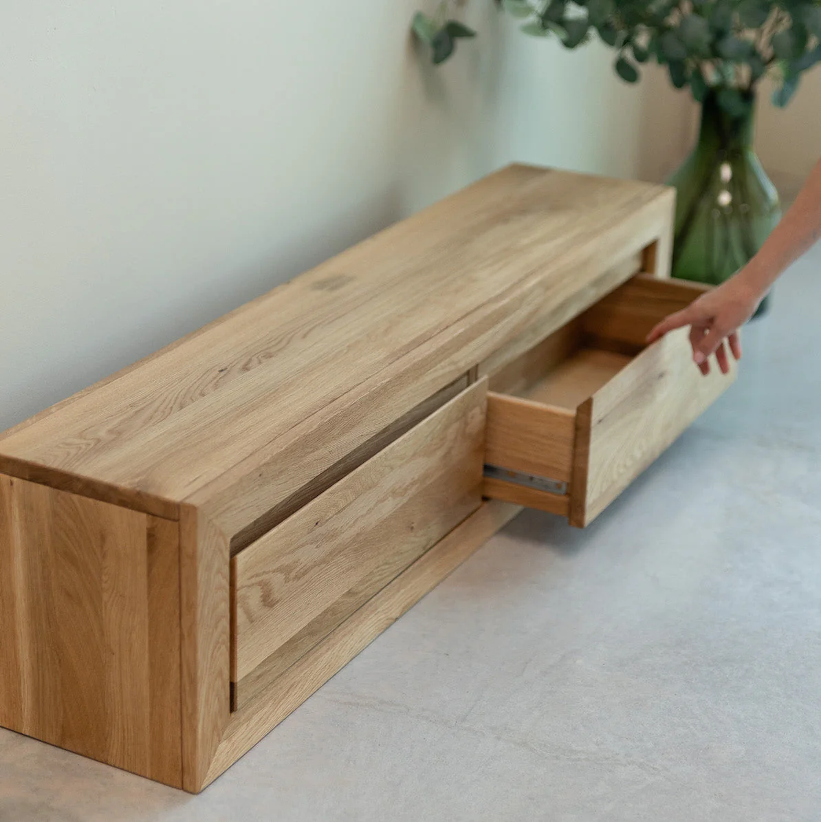 Consola aparador flotante de madera maciza de roble Sven | NordicStory - Image 6
