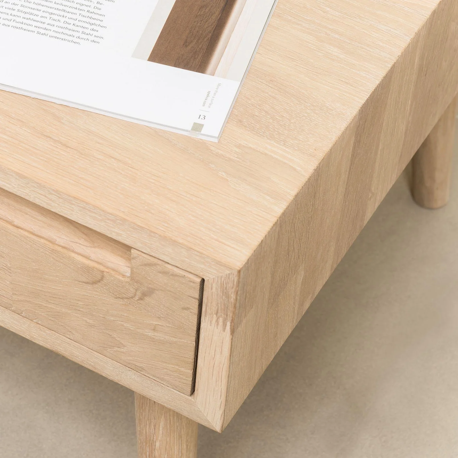 Mesa de centro de madera maciza de roble Escandi 8 | NordicStory - Image 10
