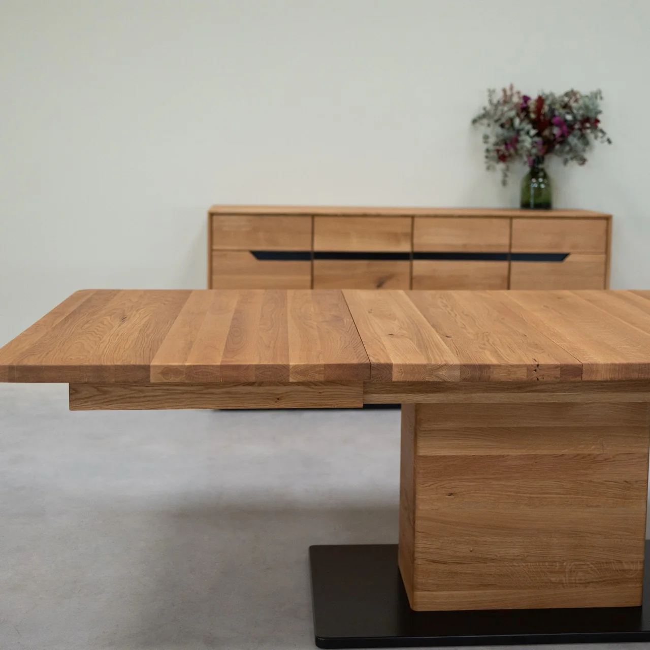 Mesa de comedor extensible de madera maciza roble Bremen | NordicStory - Image 4