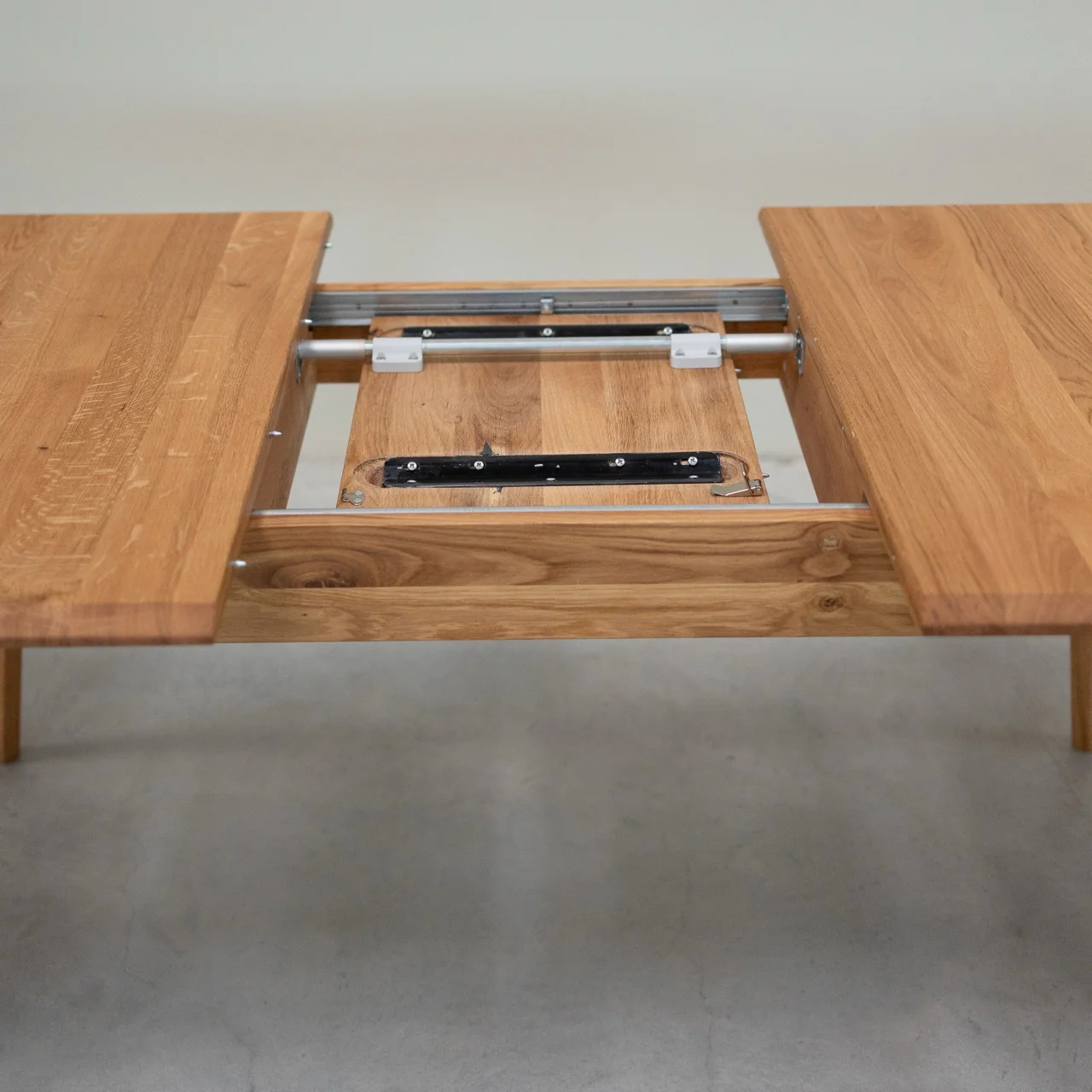 Mesa de comedor extensible de madera maciza roble Geneva | NordicStory - Image 3