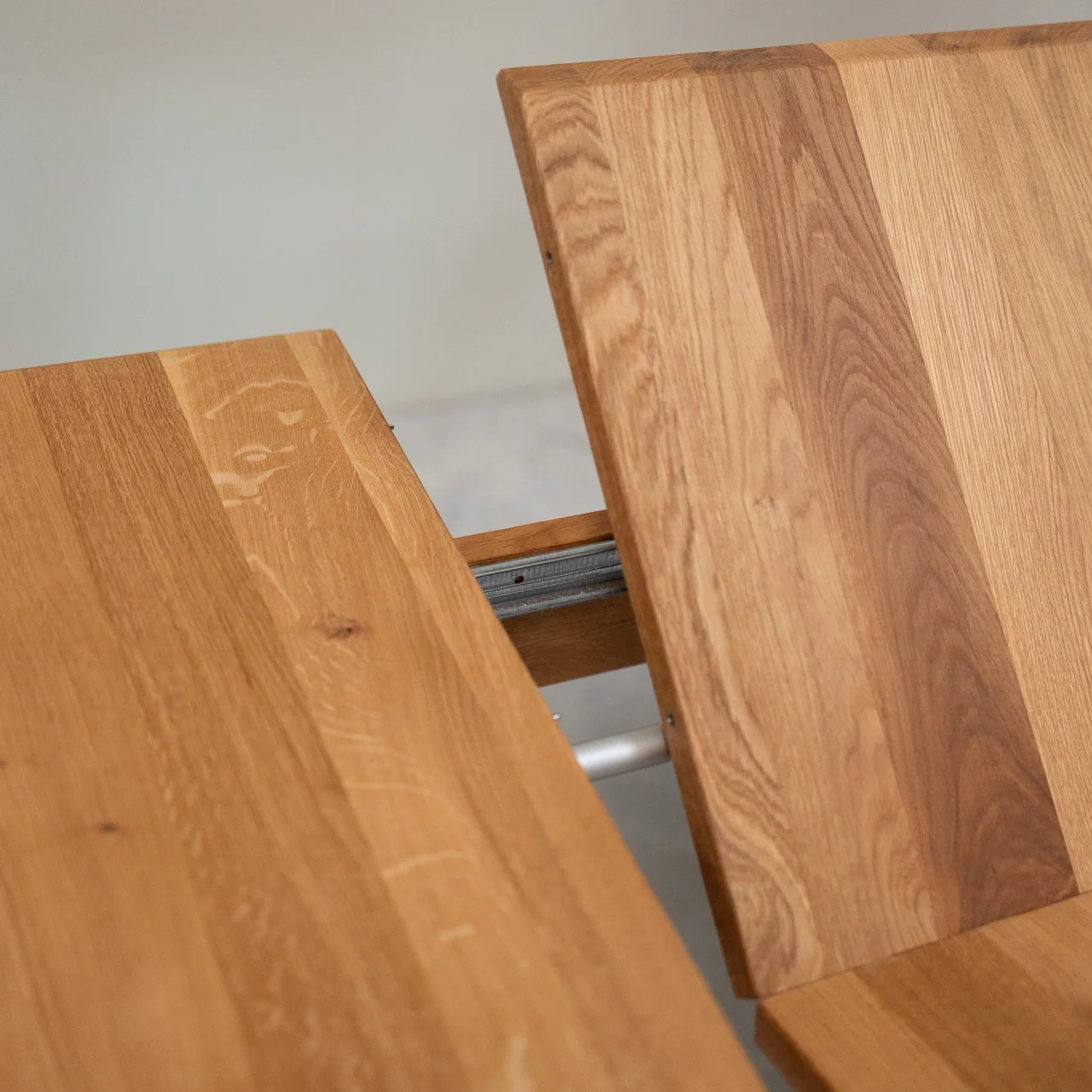 Mesa de comedor extensible de madera maciza roble Geneva | NordicStory - Image 6