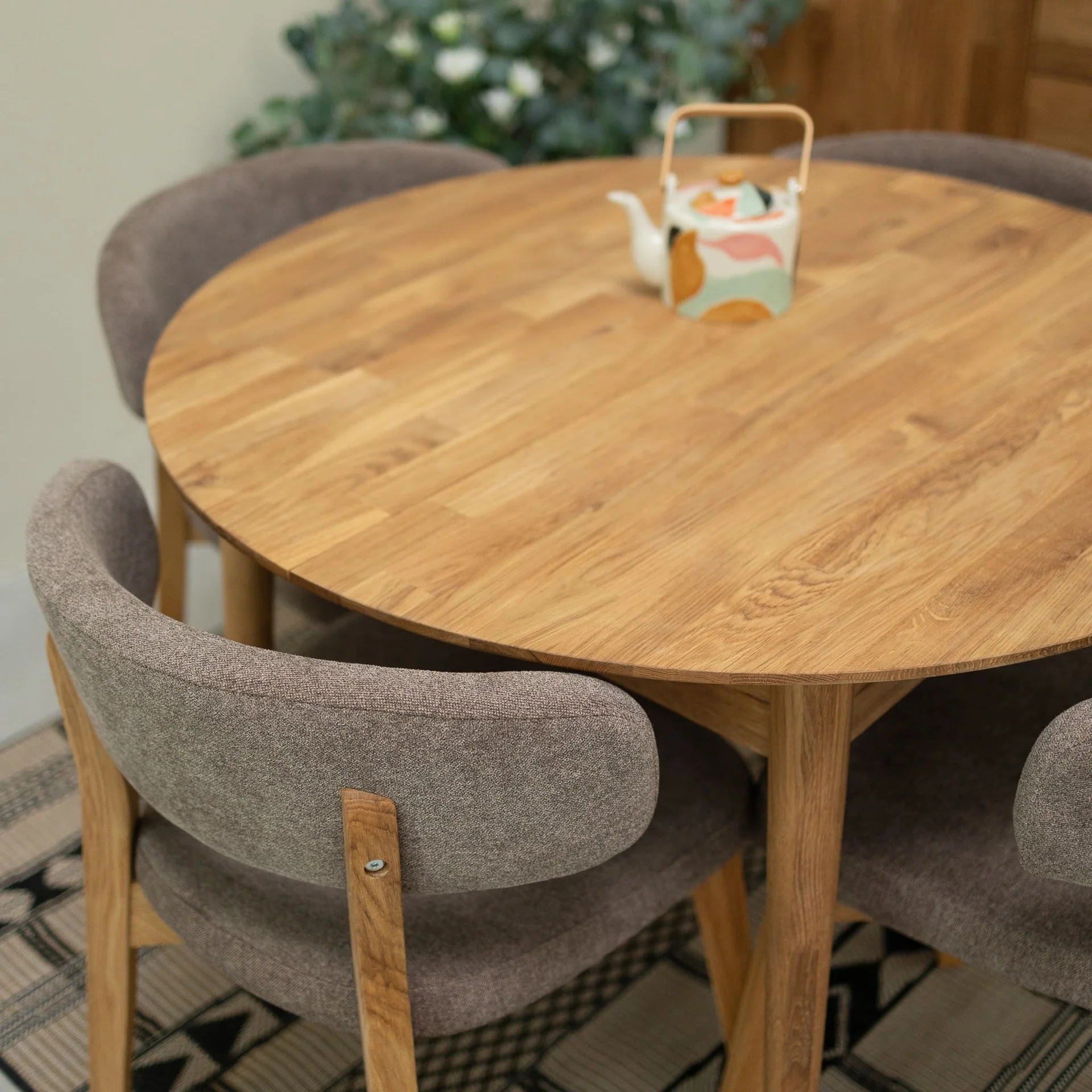 Mesa de comedor redonda y extensible de madera maciza de roble Escandi 3 | NordicStory - Image 4