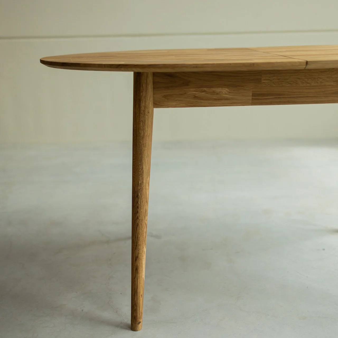 Mesa de comedor ovalada y extensible de madera maciza de roble Escandi 2 | NordicStory - Image 11