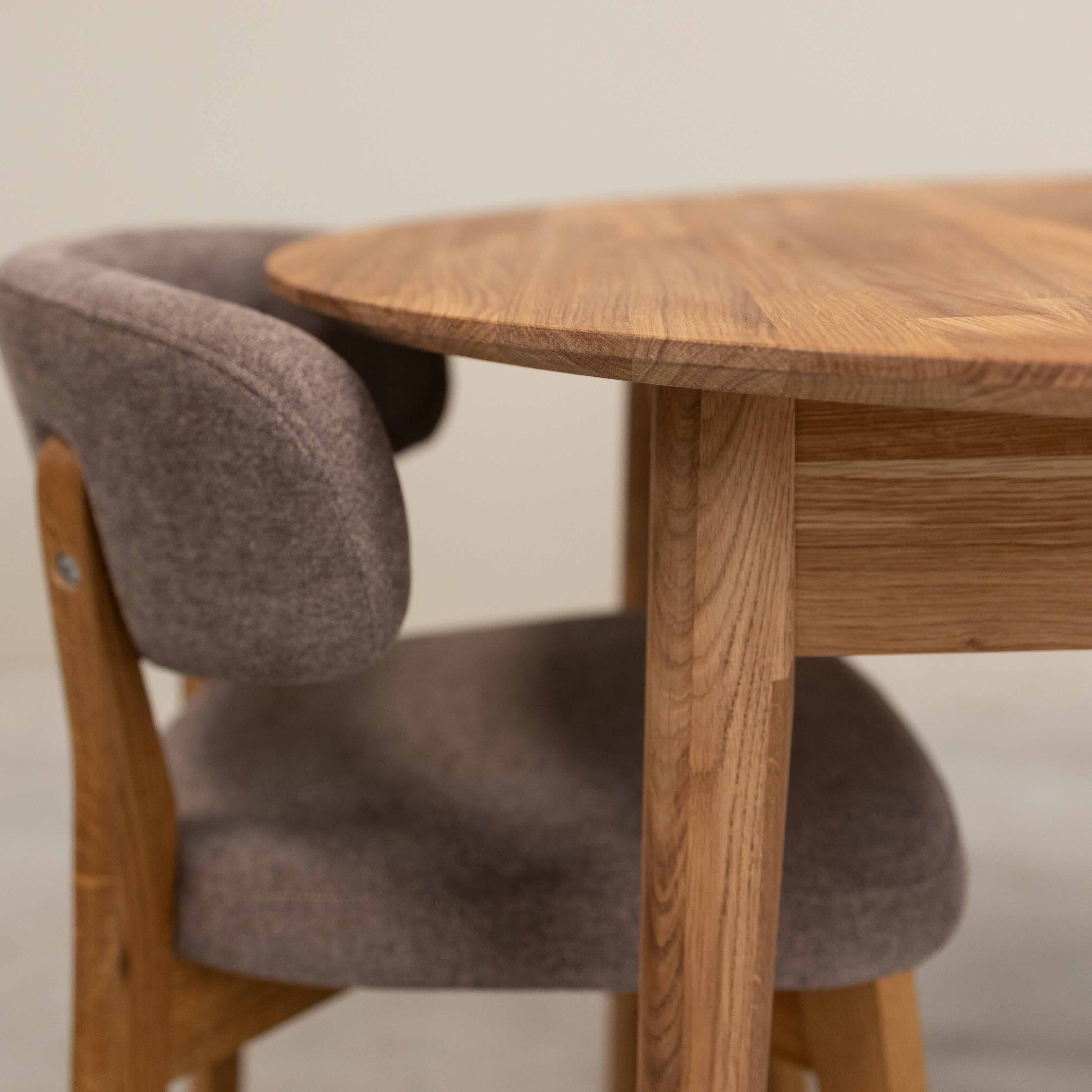 Mesa de comedor redonda y extensible de madera maciza de roble Escandi 5 | NordicStory - Image 14
