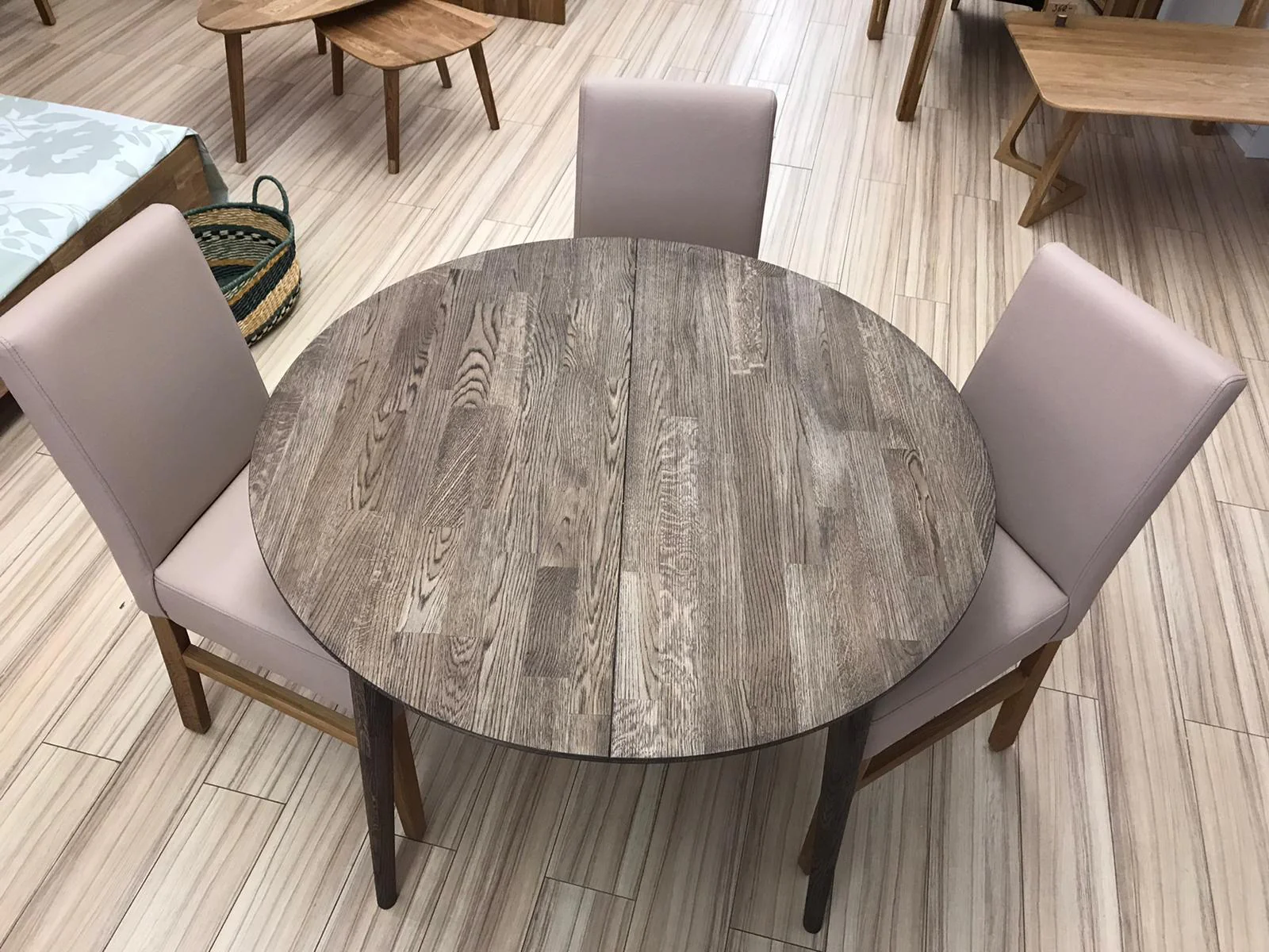 Mesa de comedor redonda y extensible de madera maciza de roble Escandi 6 | NordicStory - Image 11