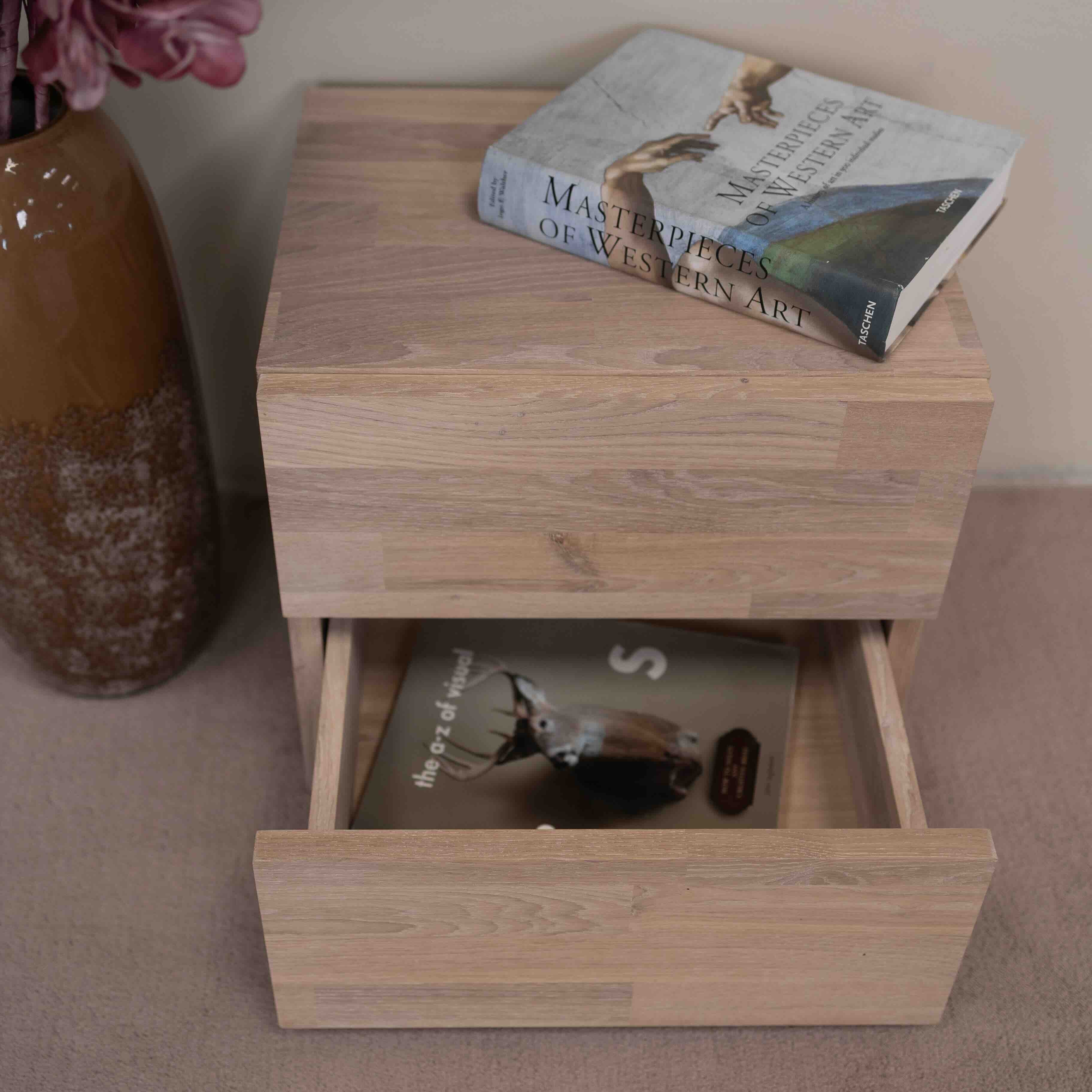 Mesita de noche de madera maciza de roble Denmark 2 | NordicStory - Image 3