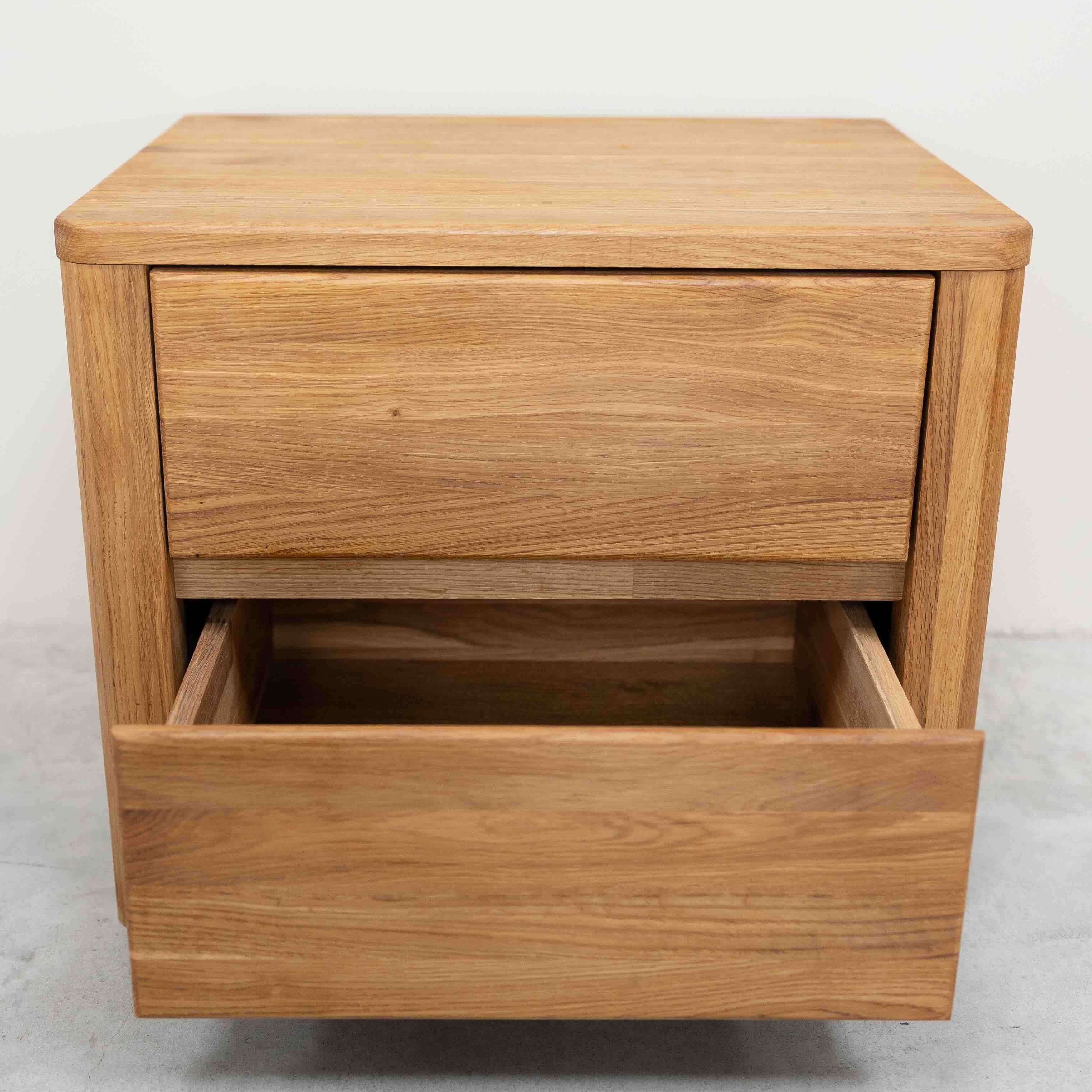 Mesa de noche de madera maciza de roble Elsa | NordicStory - Image 7