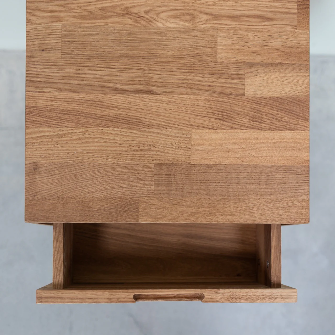 Mesita de noche de madera maciza de roble Escandi | NordicStory - Image 4