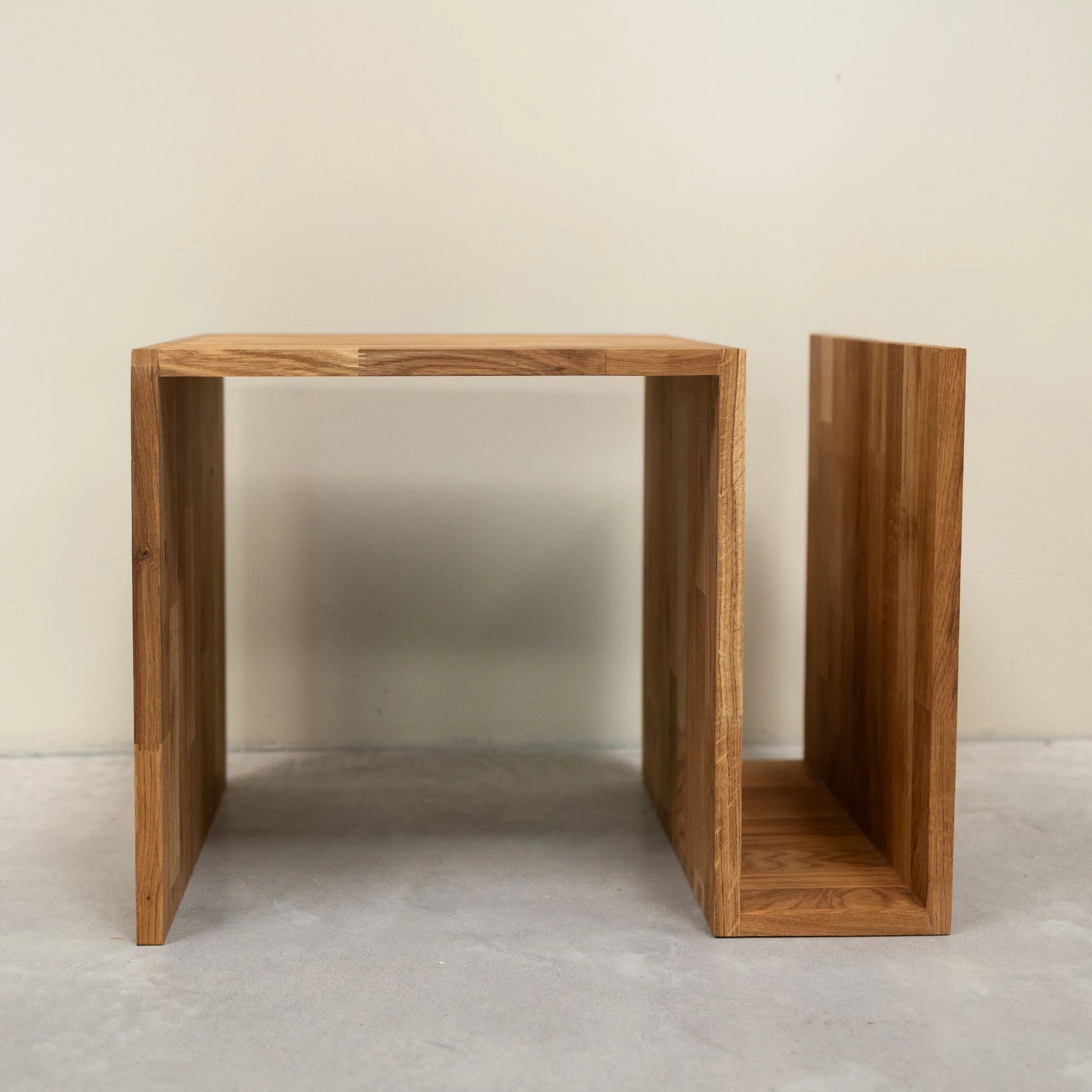 Mesa auxiliar de madera maciza de roble Sofi | NordicStory - Image 11