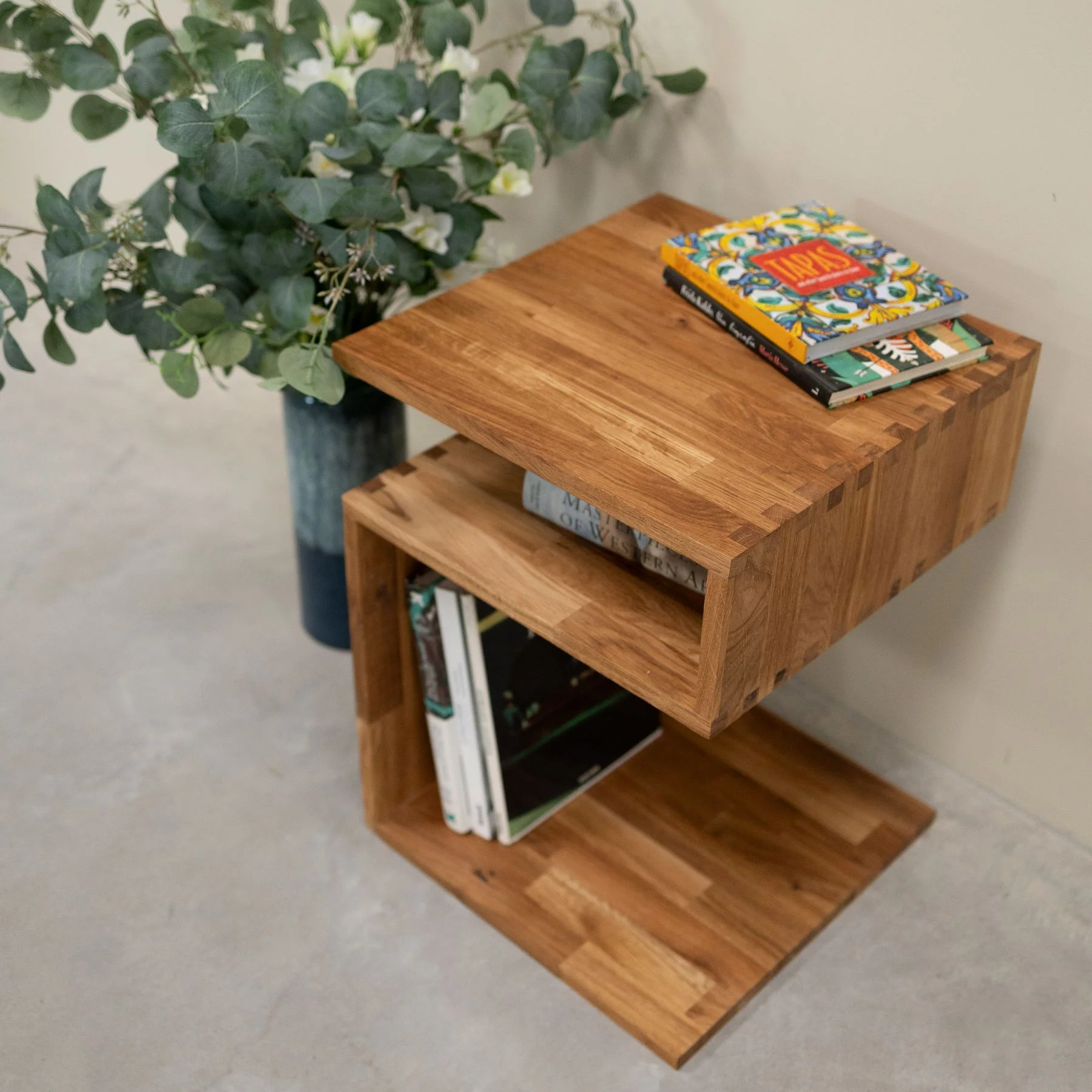 Mesa auxiliar de madera maciza de roble Sofi | NordicStory - Image 4