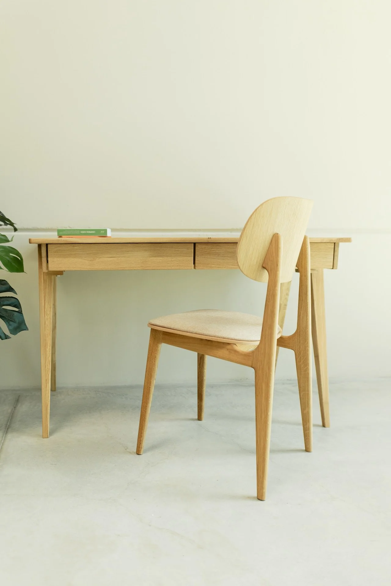 Mesa escritorio de madera maciza de roble Berg | NordicStory - Image 4