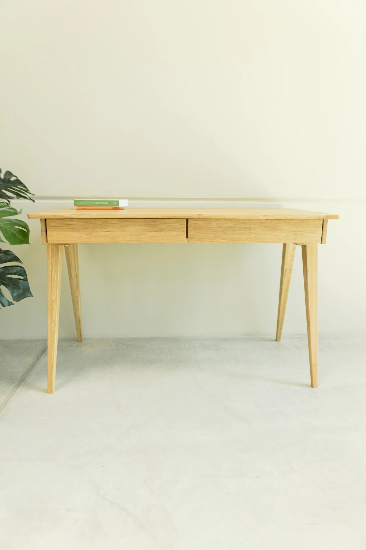 Mesa escritorio de madera maciza de roble Berg | NordicStory - Image 6