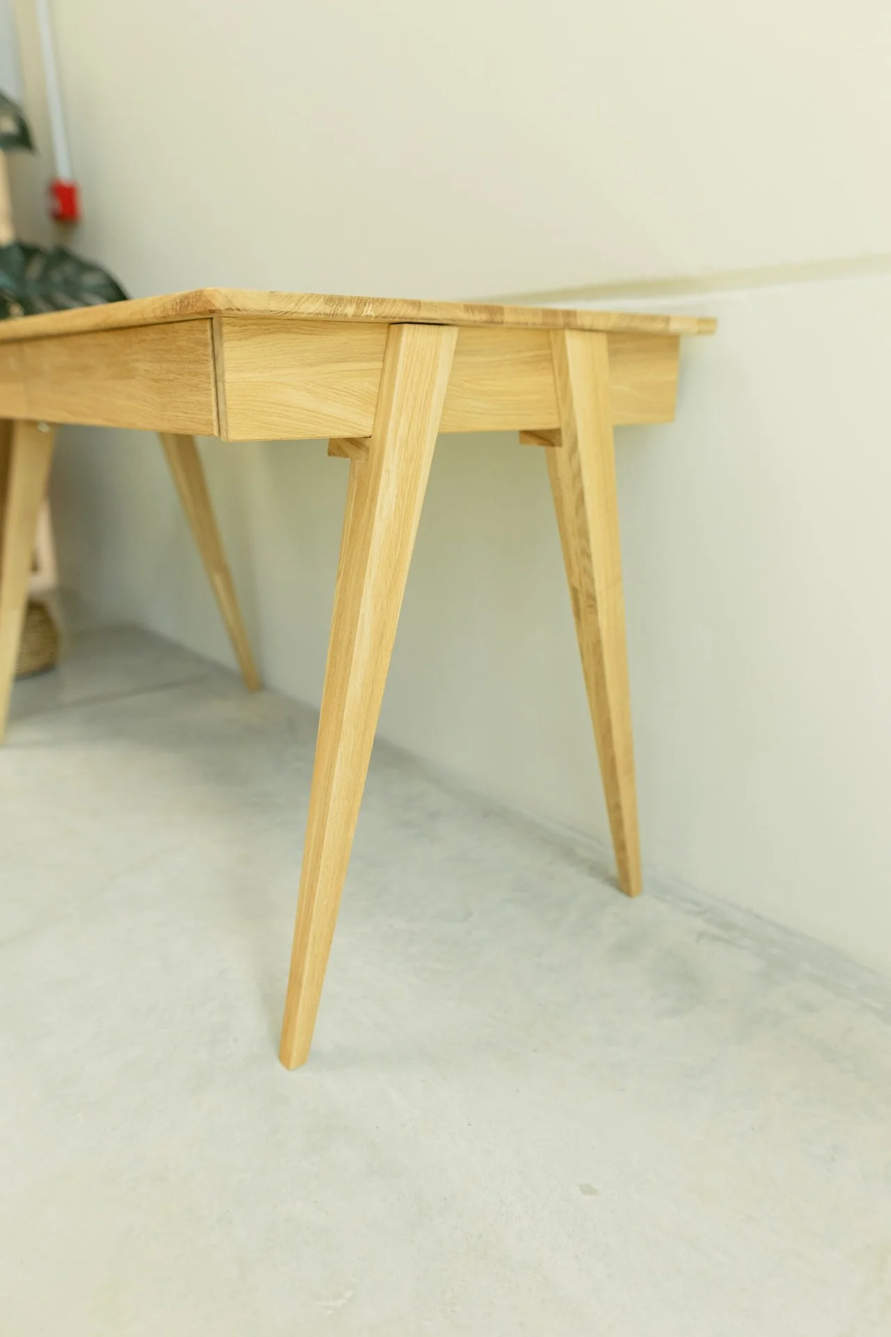 Mesa escritorio de madera maciza de roble Berg | NordicStory - Image 8