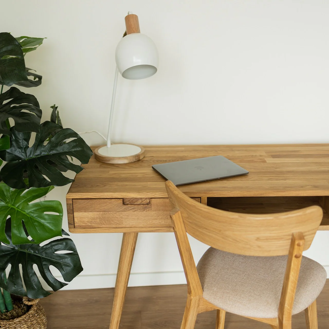 Mesa escritorio de madera maciza de roble Escandi 5 | NordicStory - Image 4