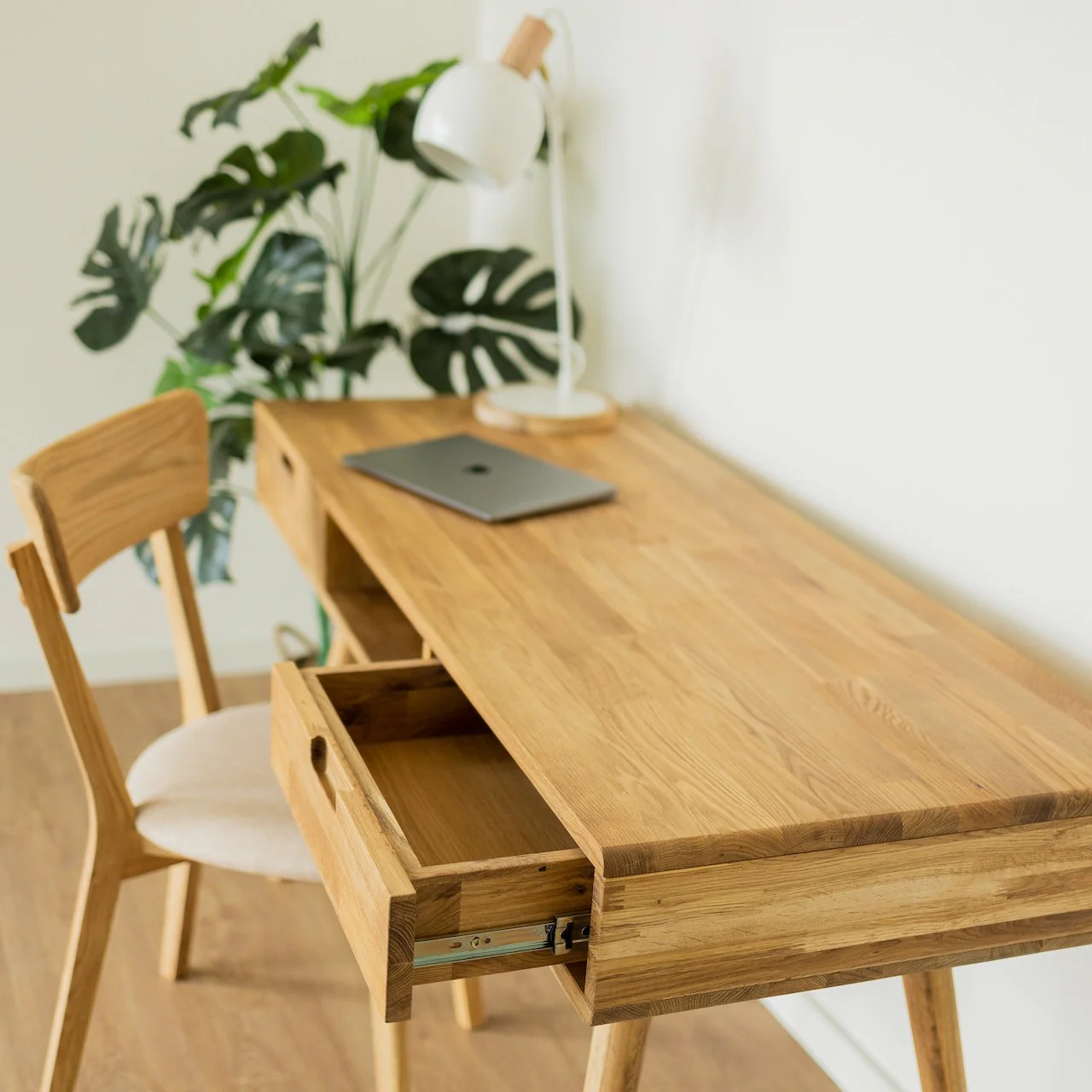 Mesa escritorio de madera maciza de roble Escandi 5 | NordicStory - Image 7