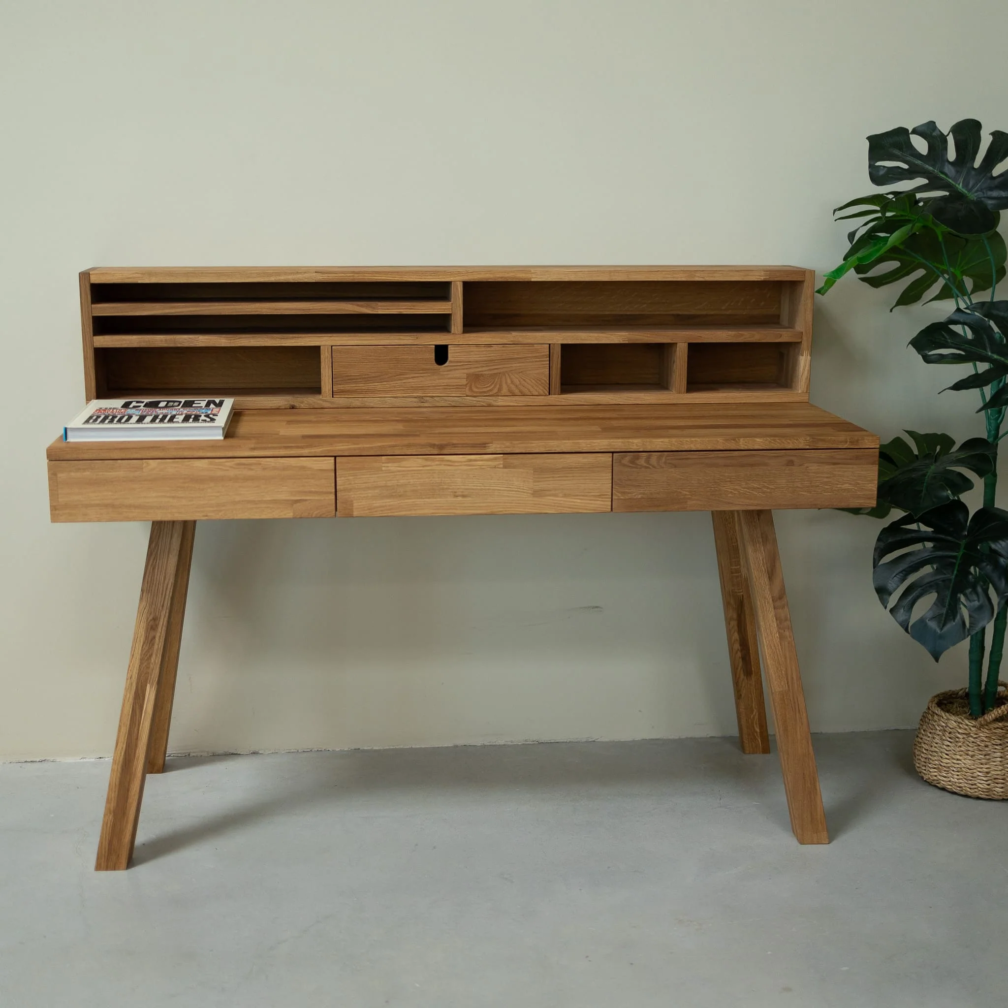 Mesa escritorio de madera maciza de roble Einstein 2 con estanteria flotante | NordicStory