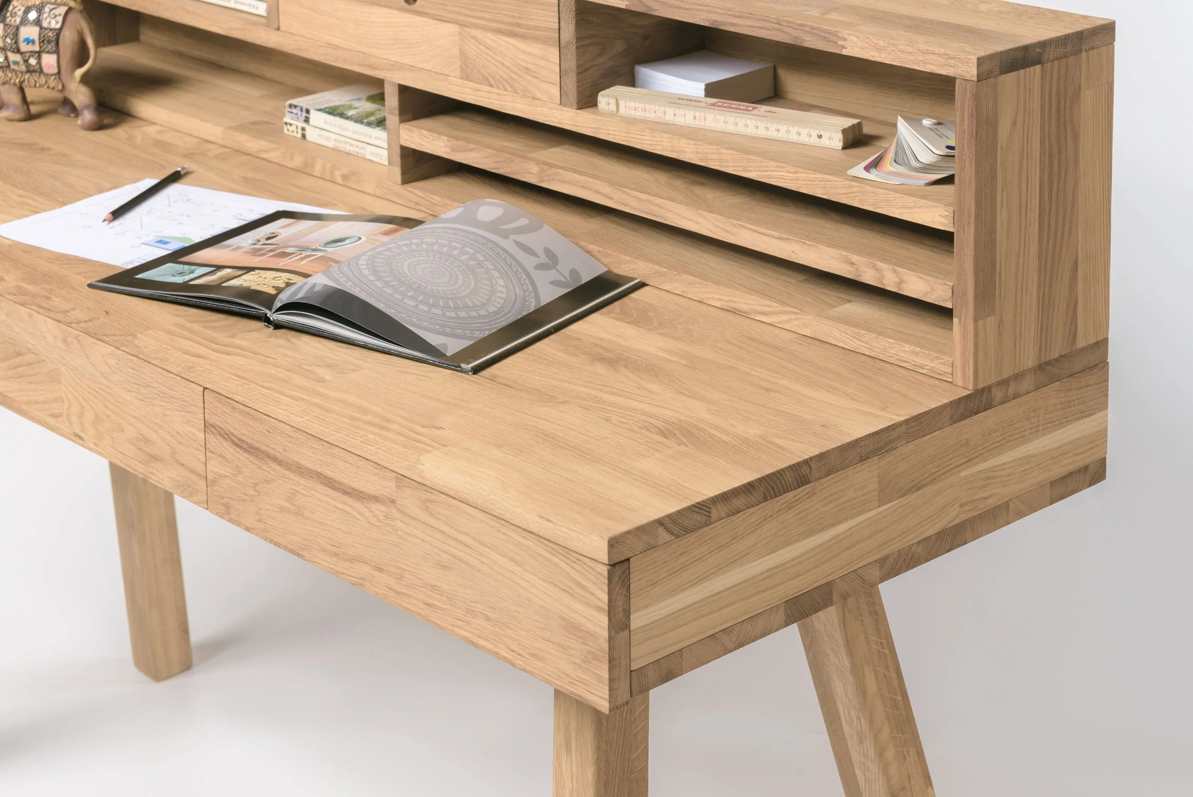 Mesa escritorio de madera maciza de roble Einstein 2 con estanteria flotante | NordicStory - Image 13