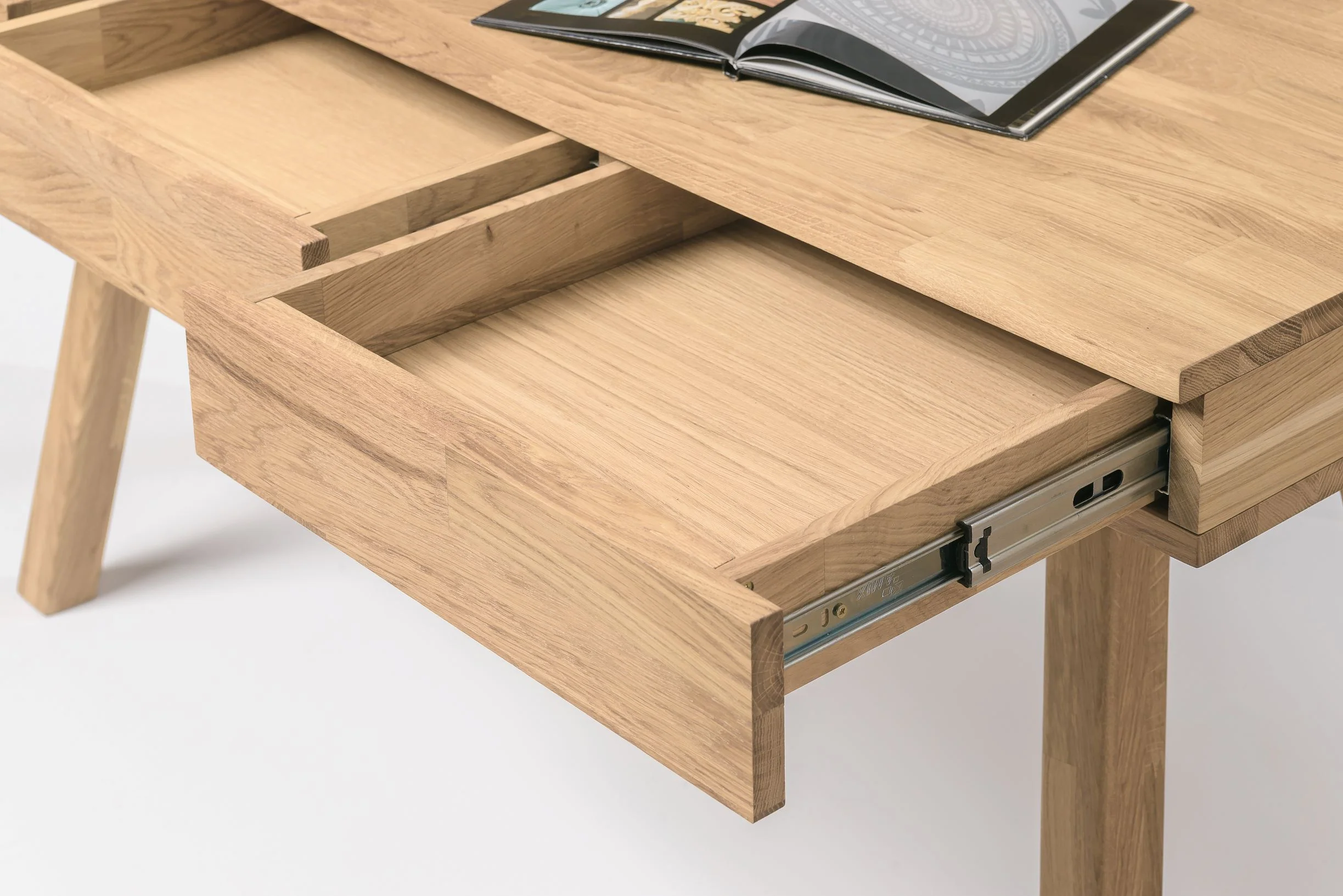 Mesa escritorio de madera maciza de roble Einstein 2 con estanteria flotante | NordicStory - Image 14
