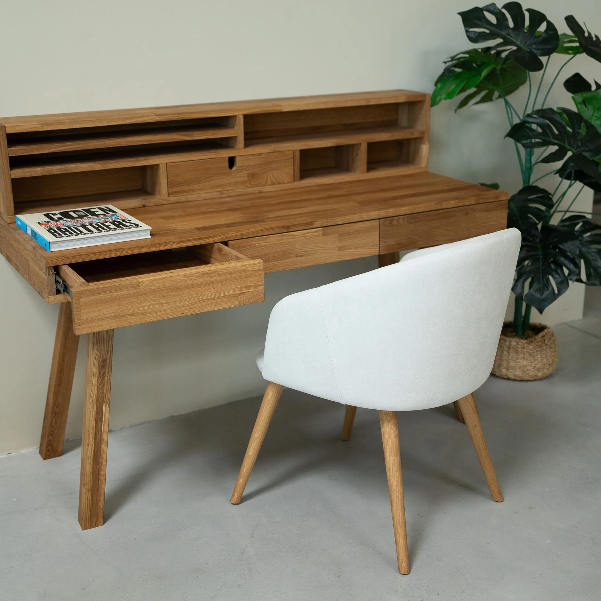 Mesa escritorio de madera maciza de roble Einstein 2 con estanteria flotante | NordicStory - Image 6