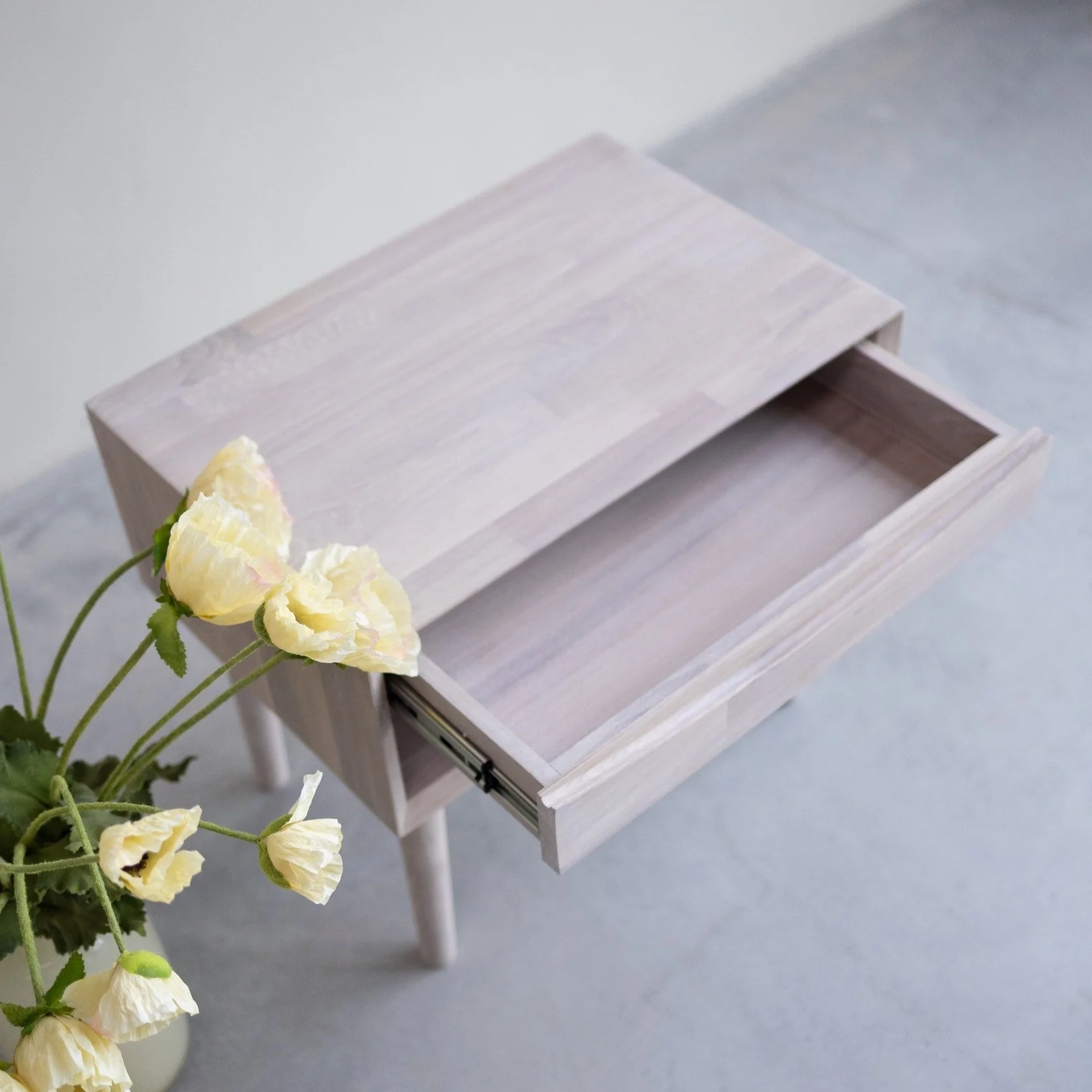 Mesita de noche de madera maciza de roble Escandi 2 | NordicStory - Image 9