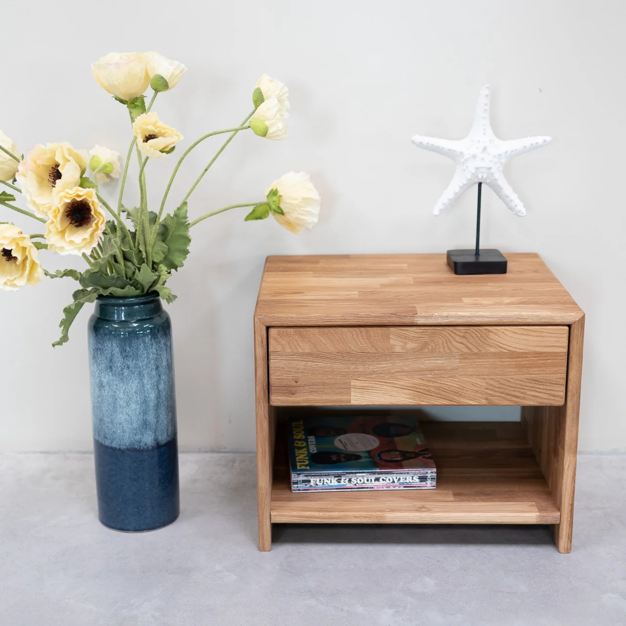 Mesita de noche de madera maciza de roble Judith | NordicStory