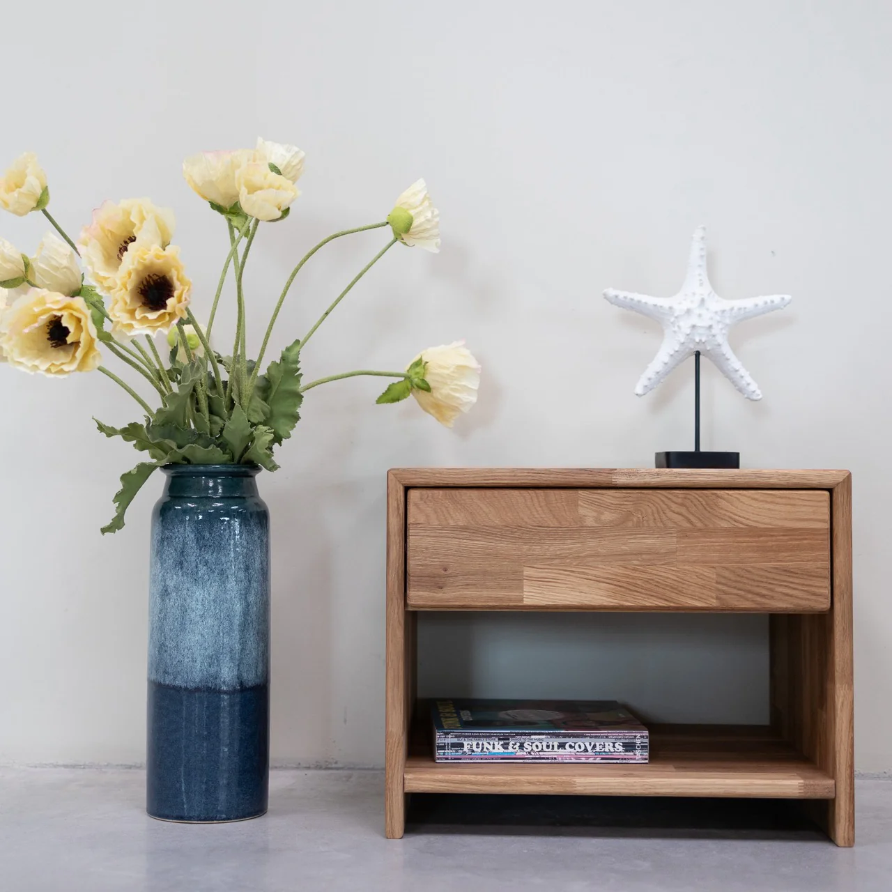 Mesita de noche de madera maciza de roble Judith | NordicStory - Image 2