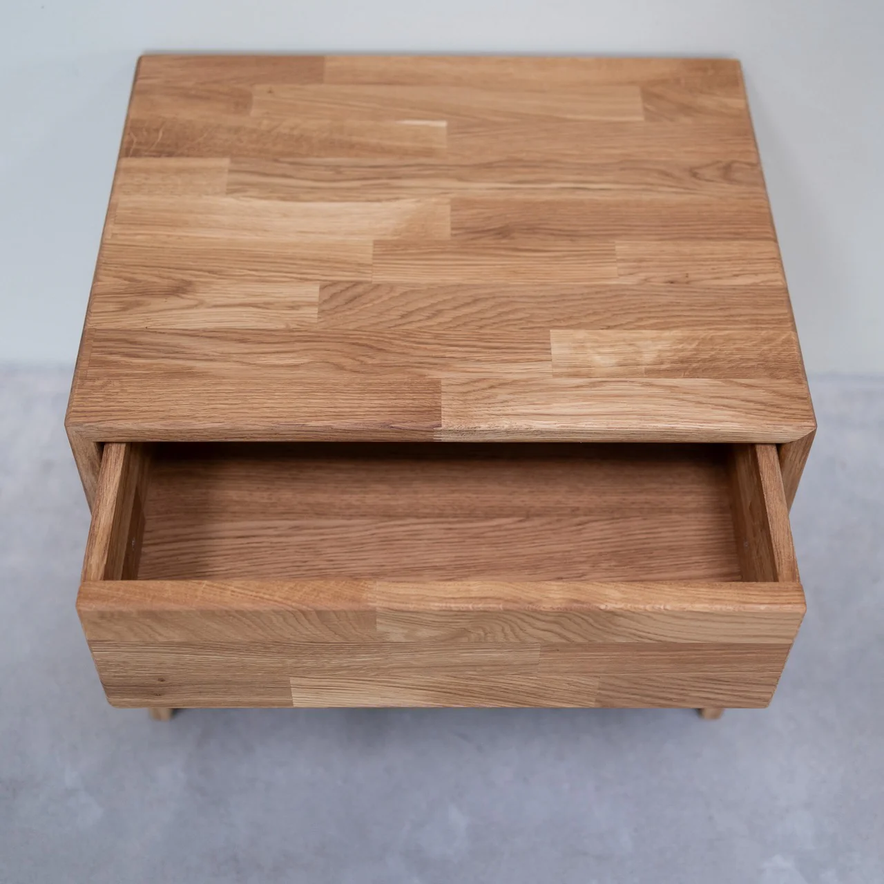 Mesita de noche de madera maciza de roble Judith | NordicStory - Image 4