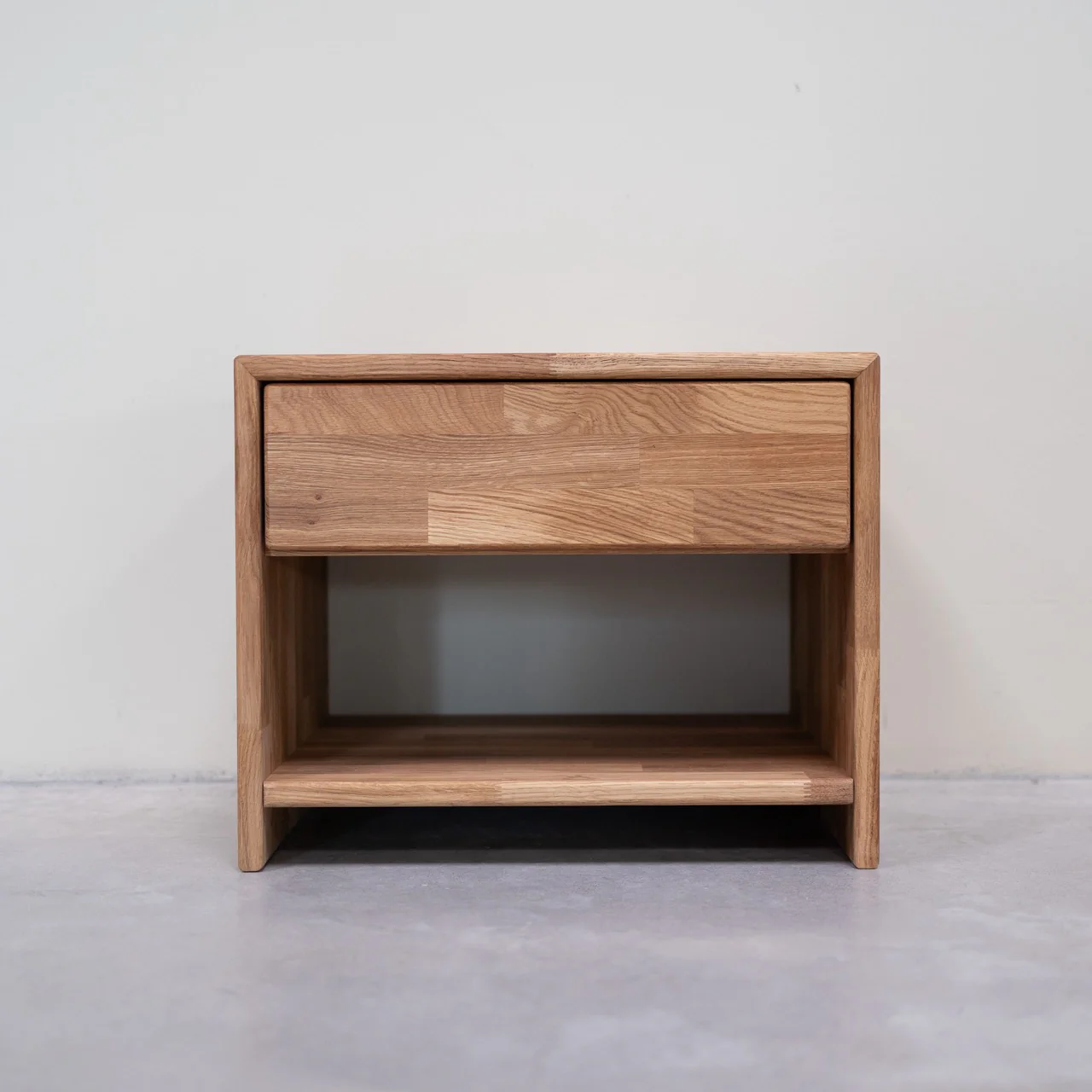 Mesita de noche de madera maciza de roble Judith | NordicStory - Image 5