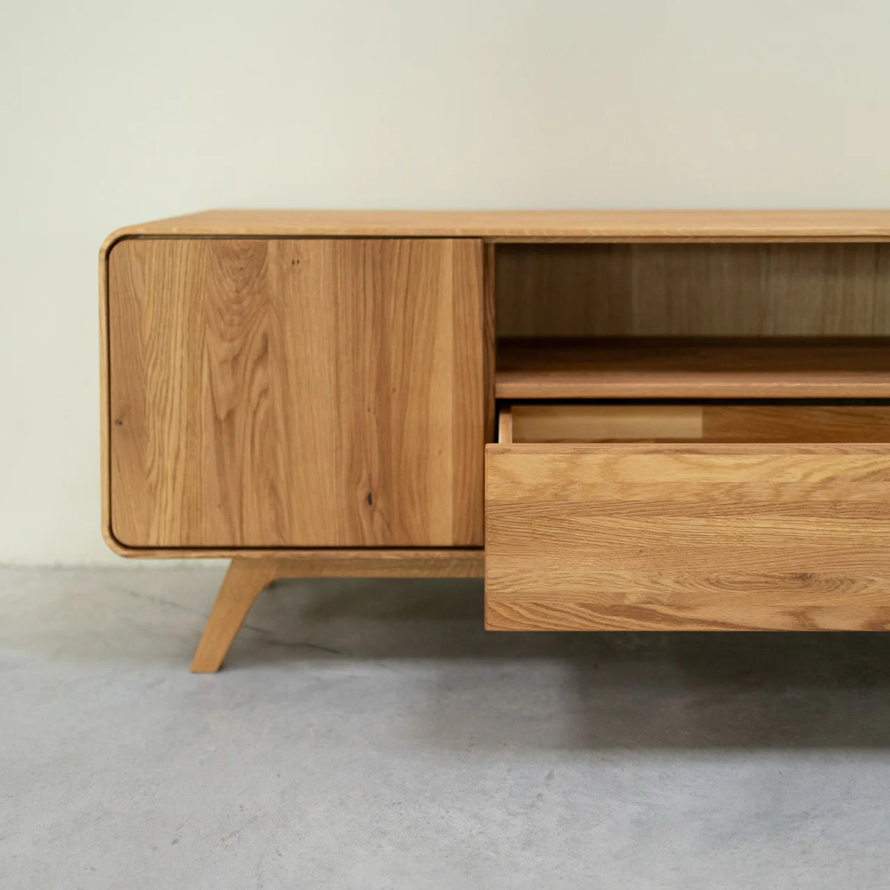 Mueble de TV de madera maciza roble Geneva 1 | NordicStory - Image 4