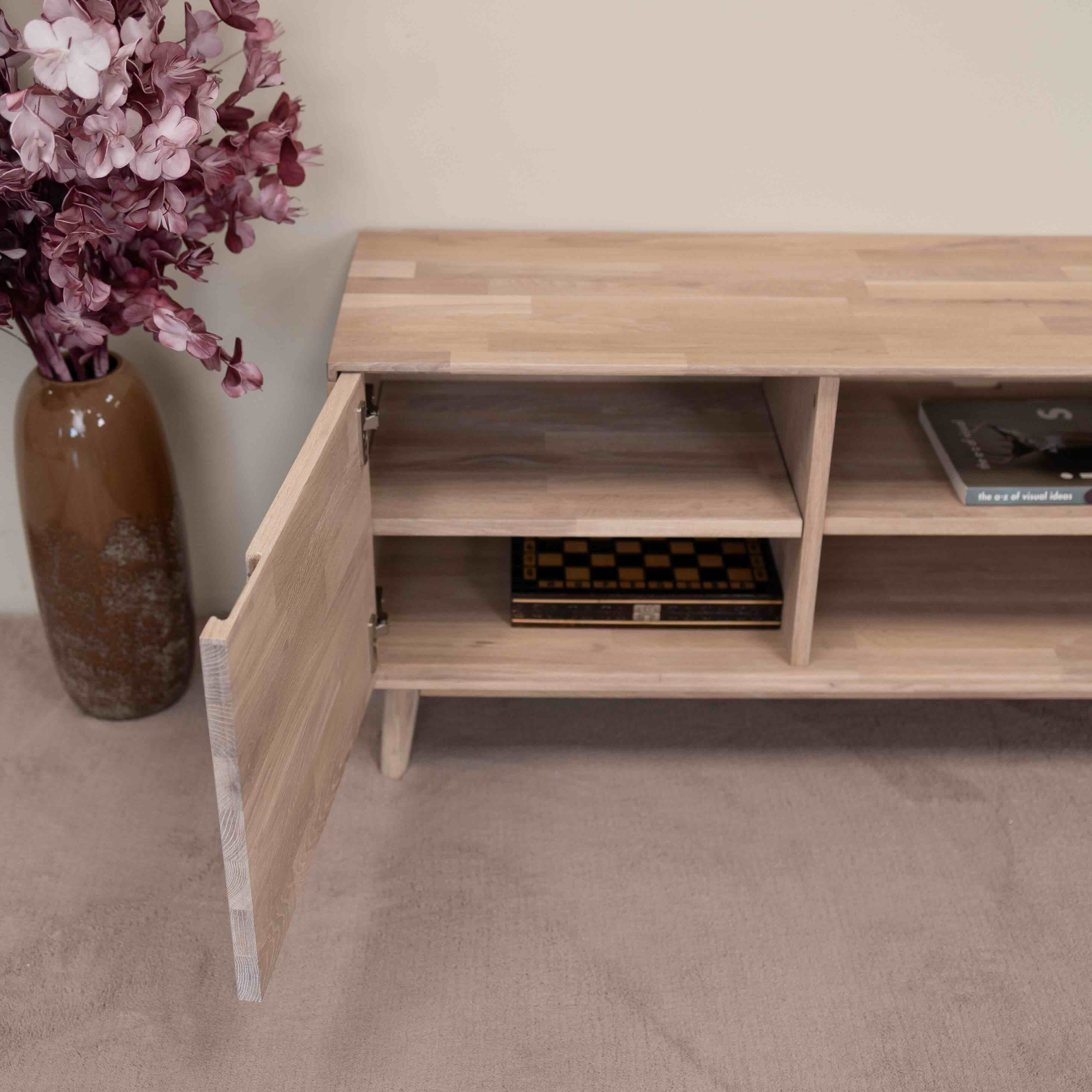 Mueble de TV de madera maciza de roble Escandi | NordicStory - Image 4