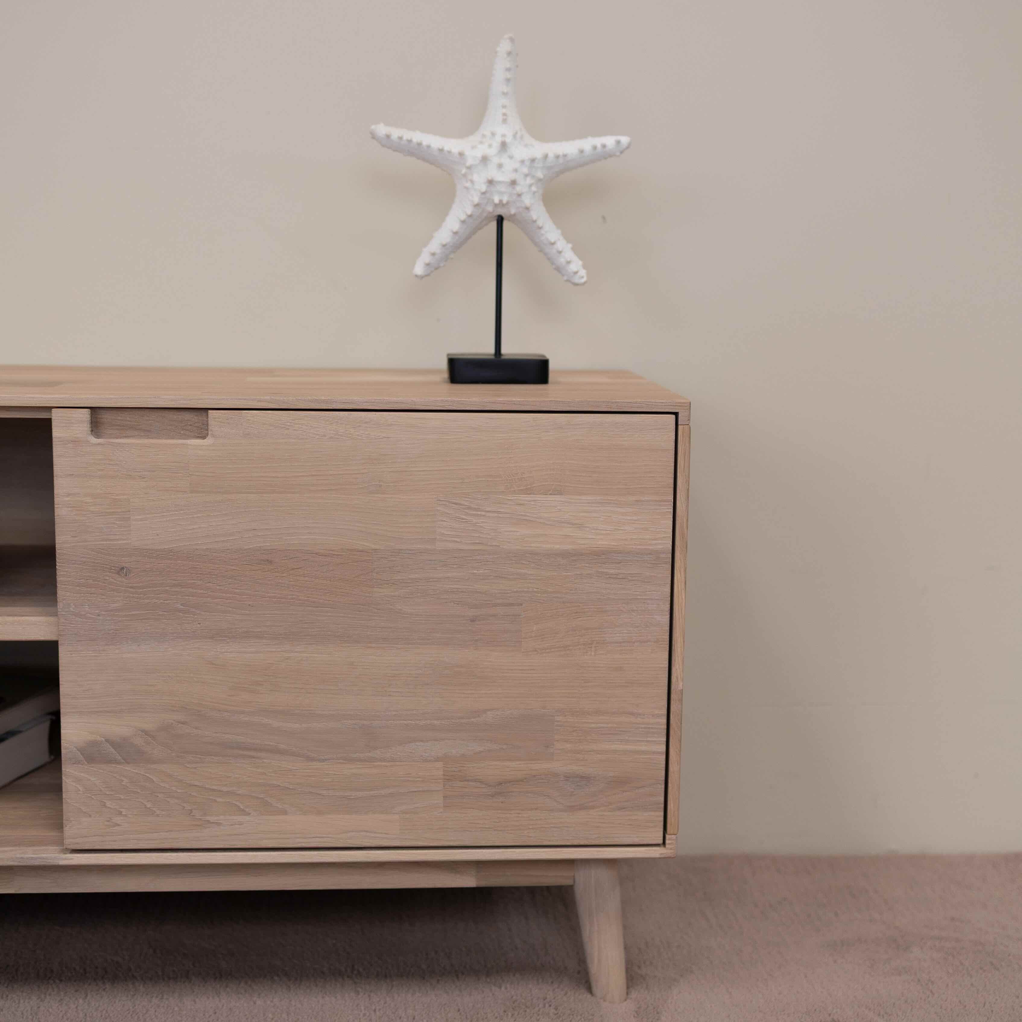 Mueble de TV de madera maciza de roble Escandi | NordicStory - Image 5