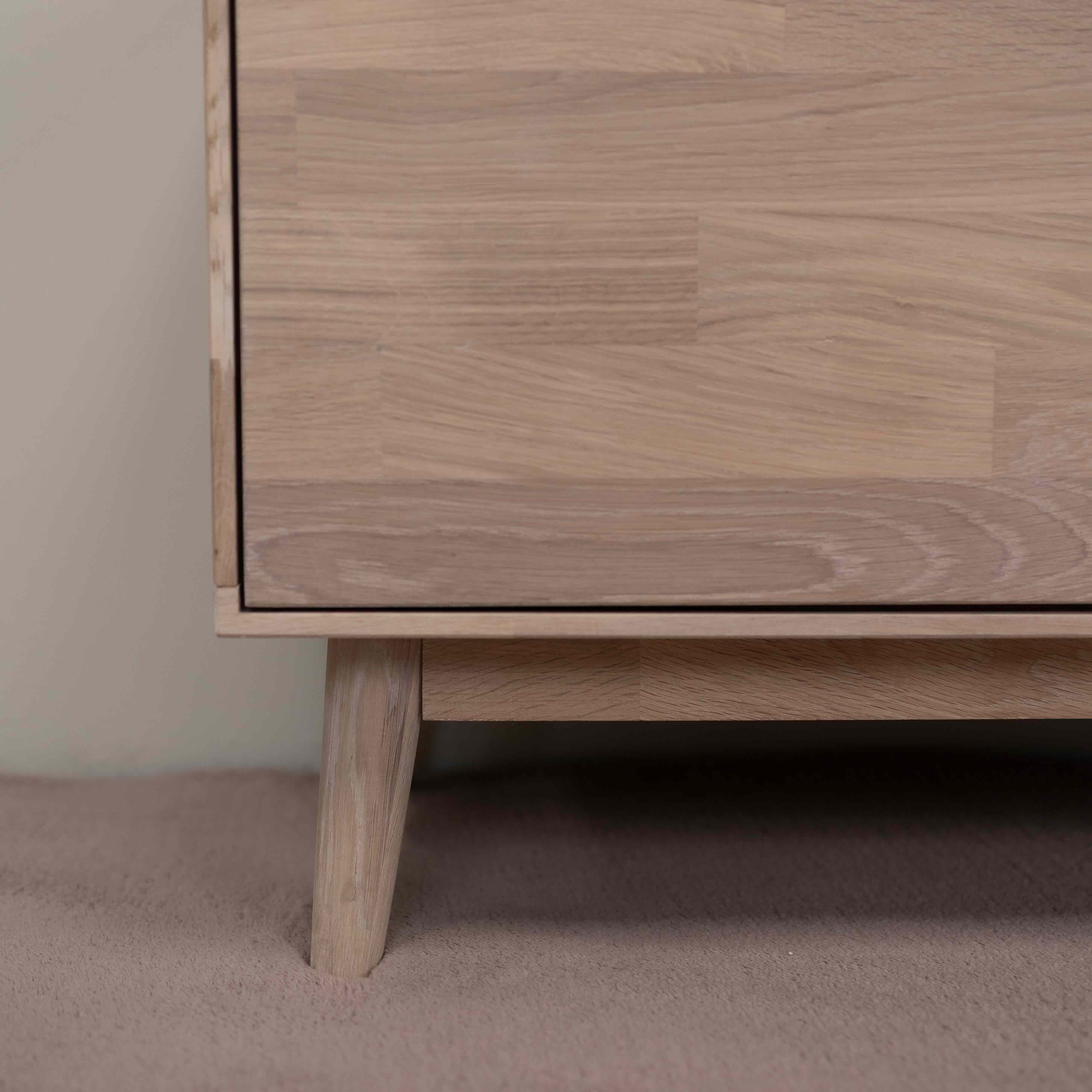 Mueble de TV de madera maciza de roble Escandi | NordicStory - Image 9