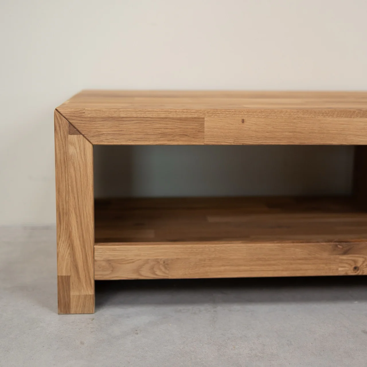 Mueble de TV de madera maciza de roble Kaira | NordicStory - Image 4